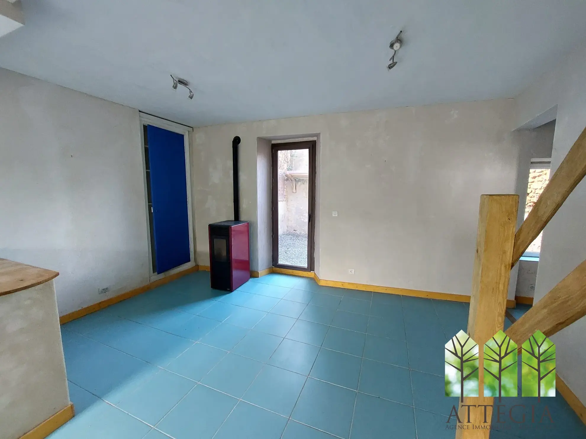 Maison à vendre avec 3 chambres, garage et cour à Châteaumeillant 