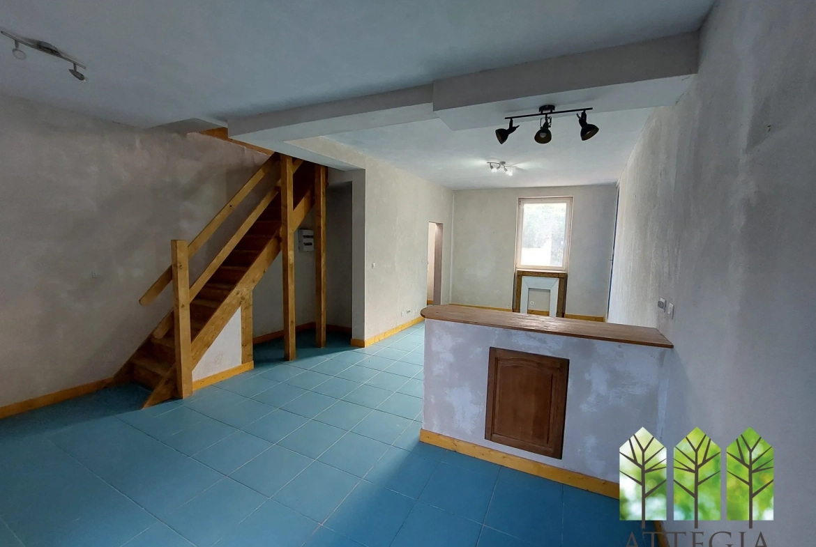 Maison à vendre avec 3 chambres, garage et cour à Châteaumeillant 