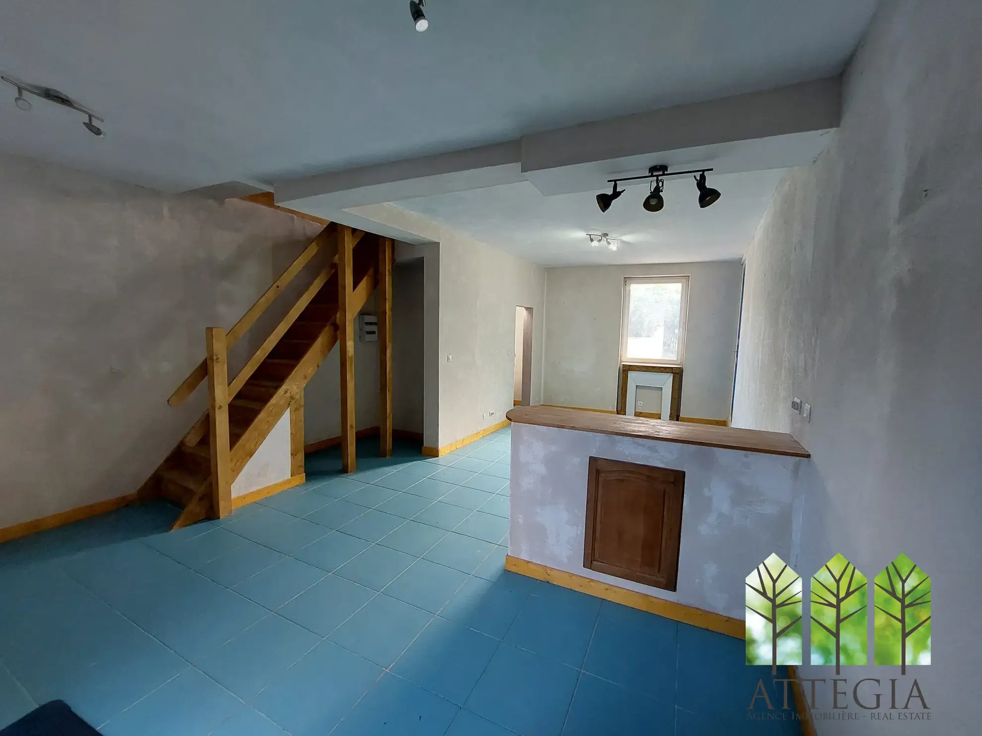 Maison à vendre avec 3 chambres, garage et cour à Châteaumeillant 