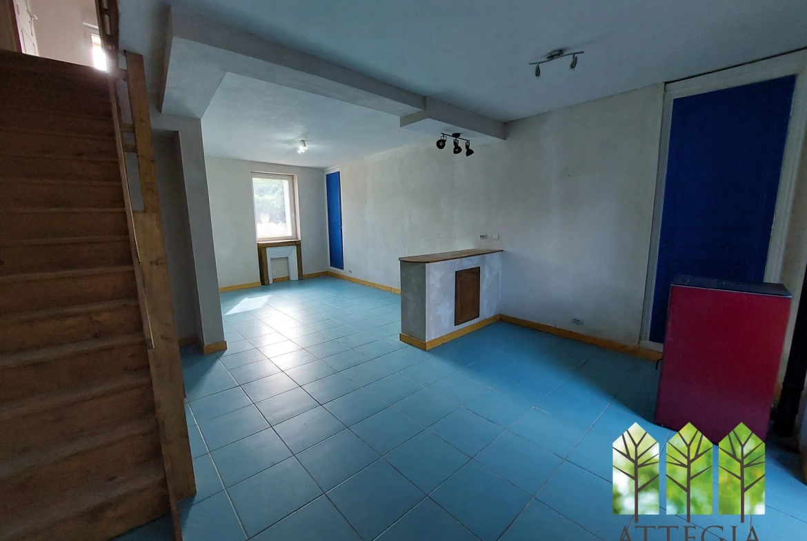 Maison à vendre avec 3 chambres, garage et cour à Châteaumeillant 