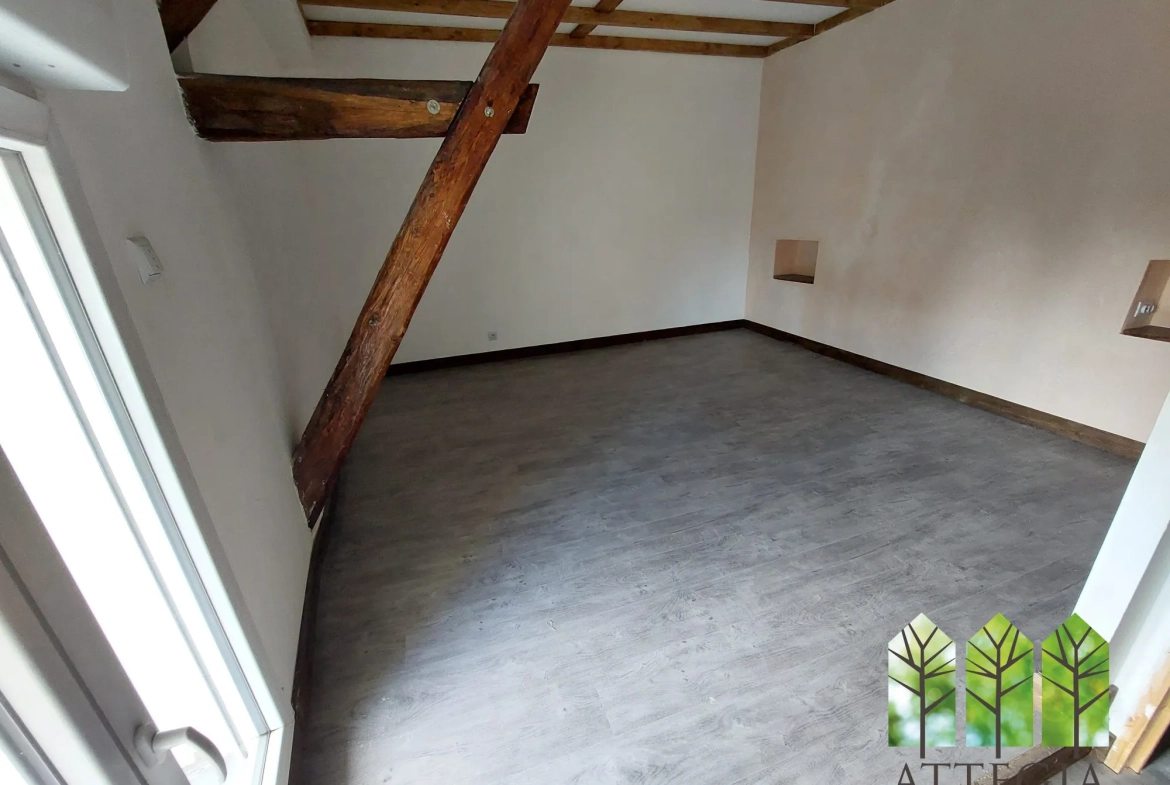 Maison à vendre avec 3 chambres, garage et cour à Châteaumeillant 