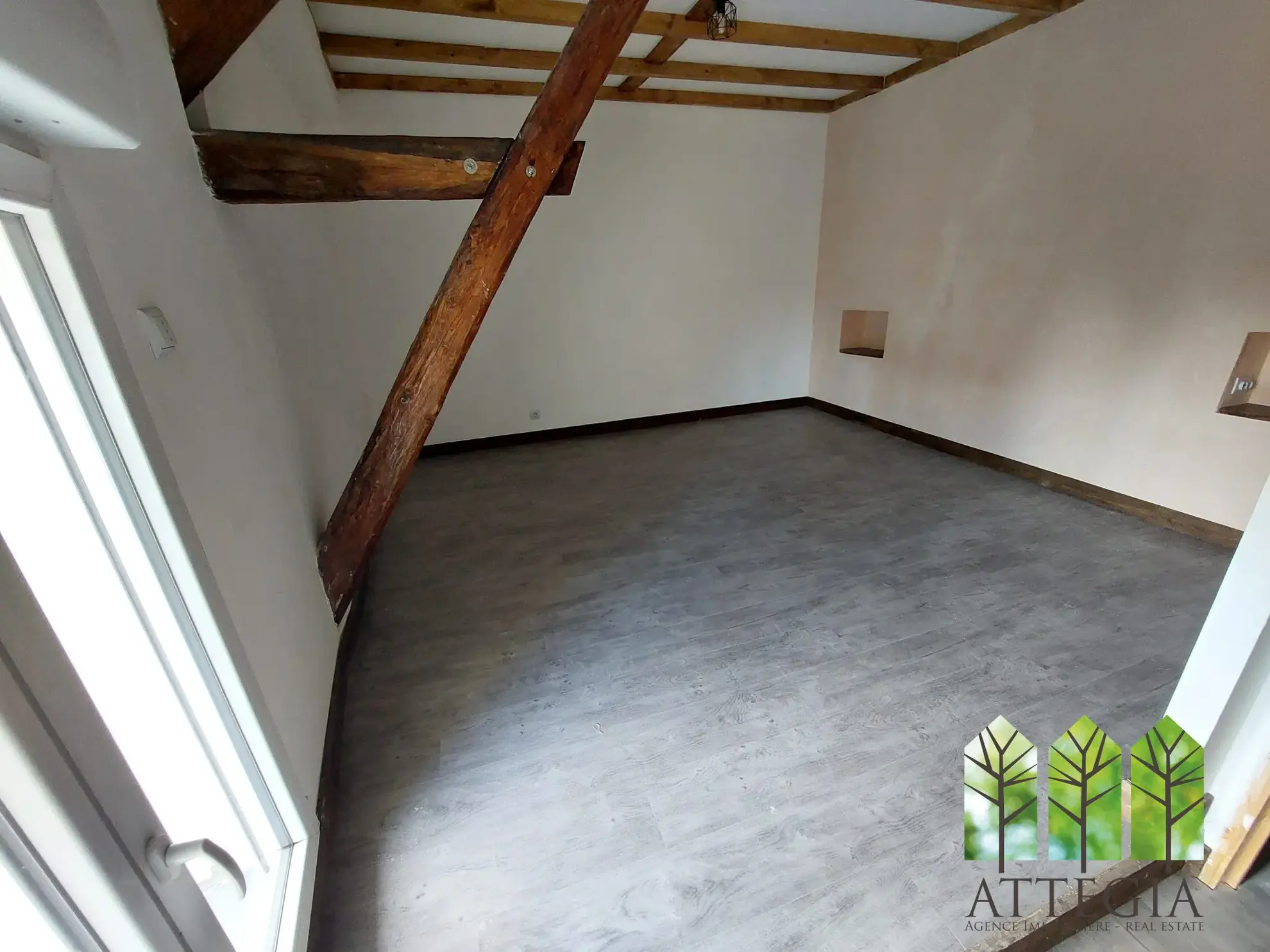 Maison à vendre avec 3 chambres, garage et cour à Châteaumeillant 