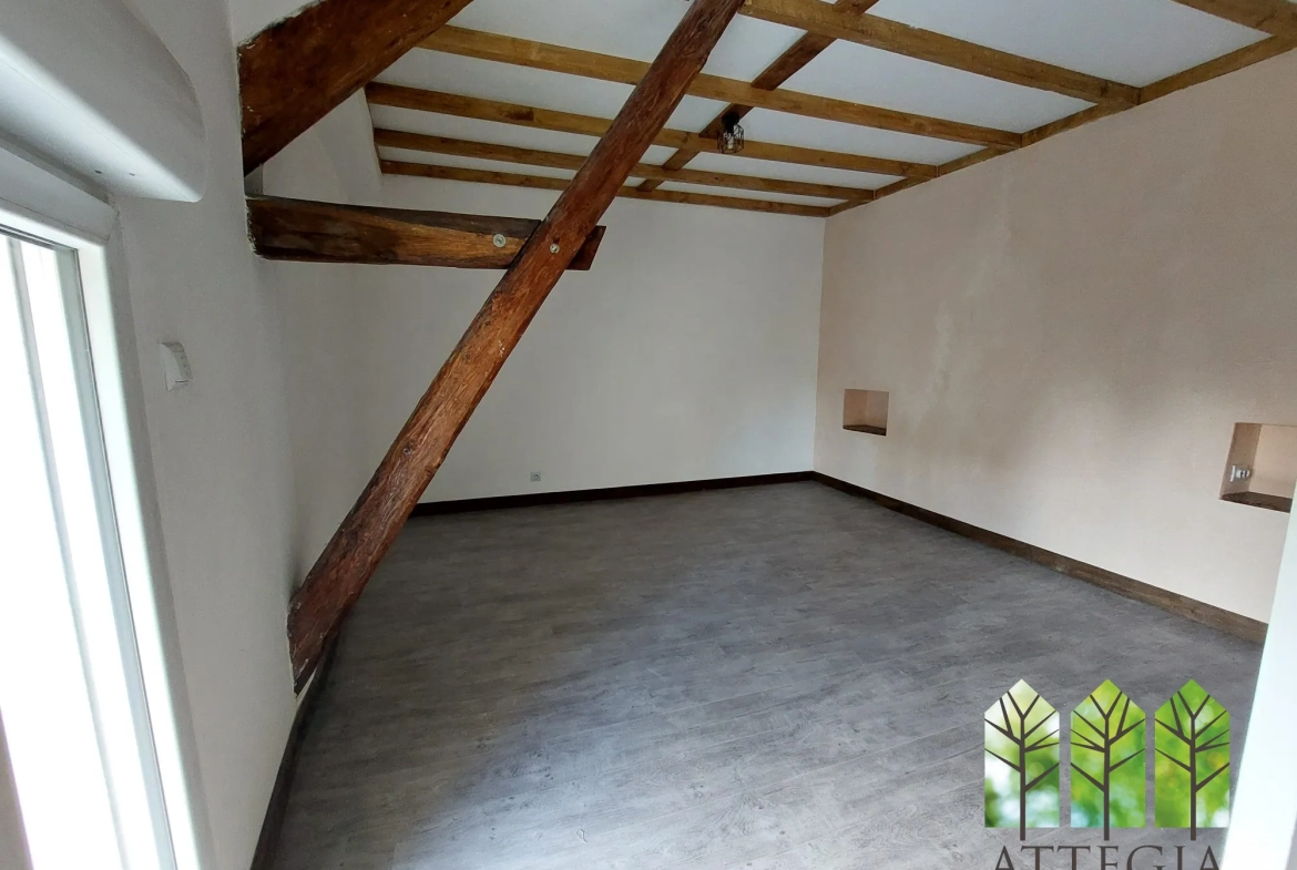 Maison à vendre avec 3 chambres, garage et cour à Châteaumeillant 