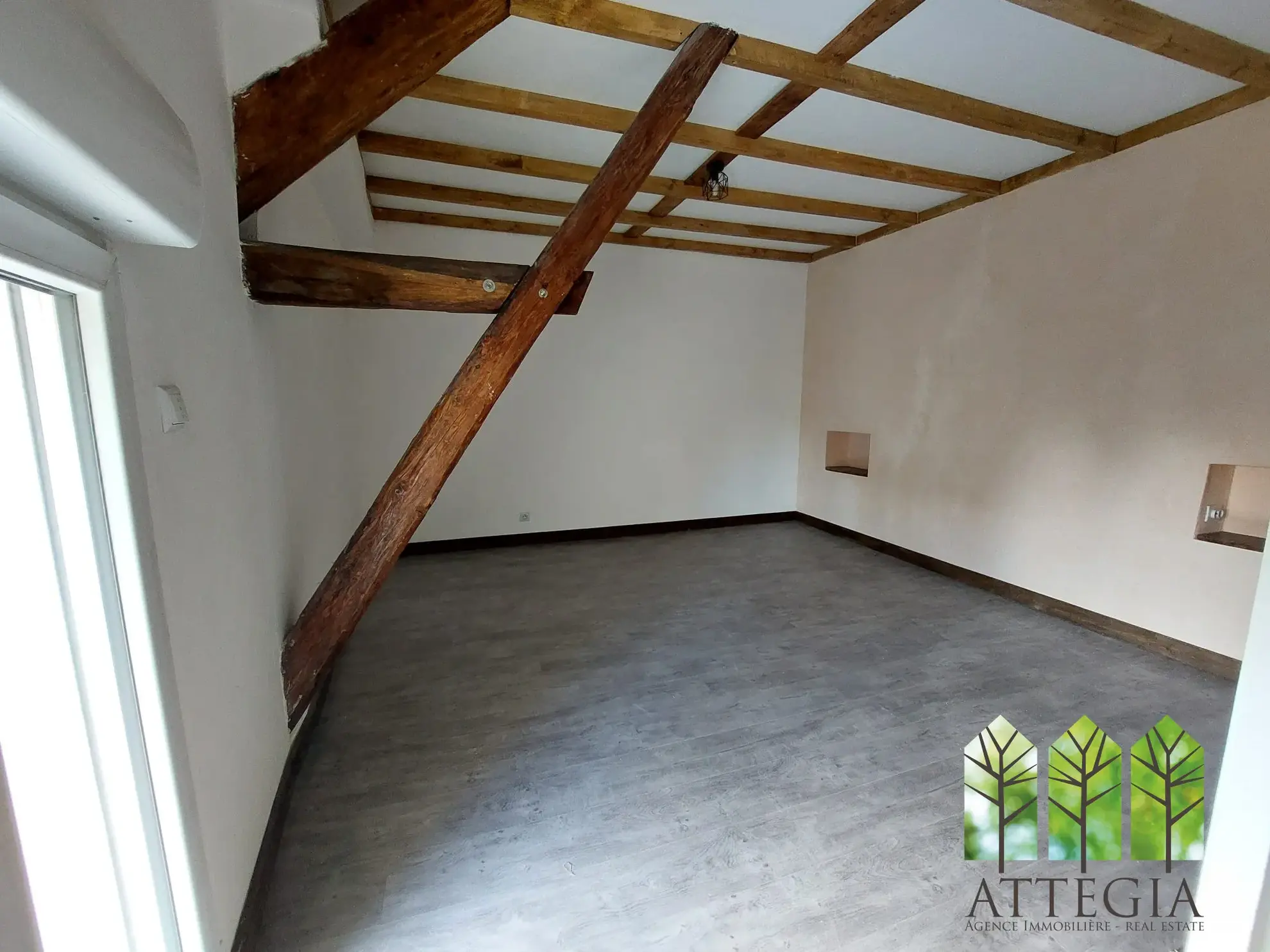 Maison à vendre avec 3 chambres, garage et cour à Châteaumeillant 
