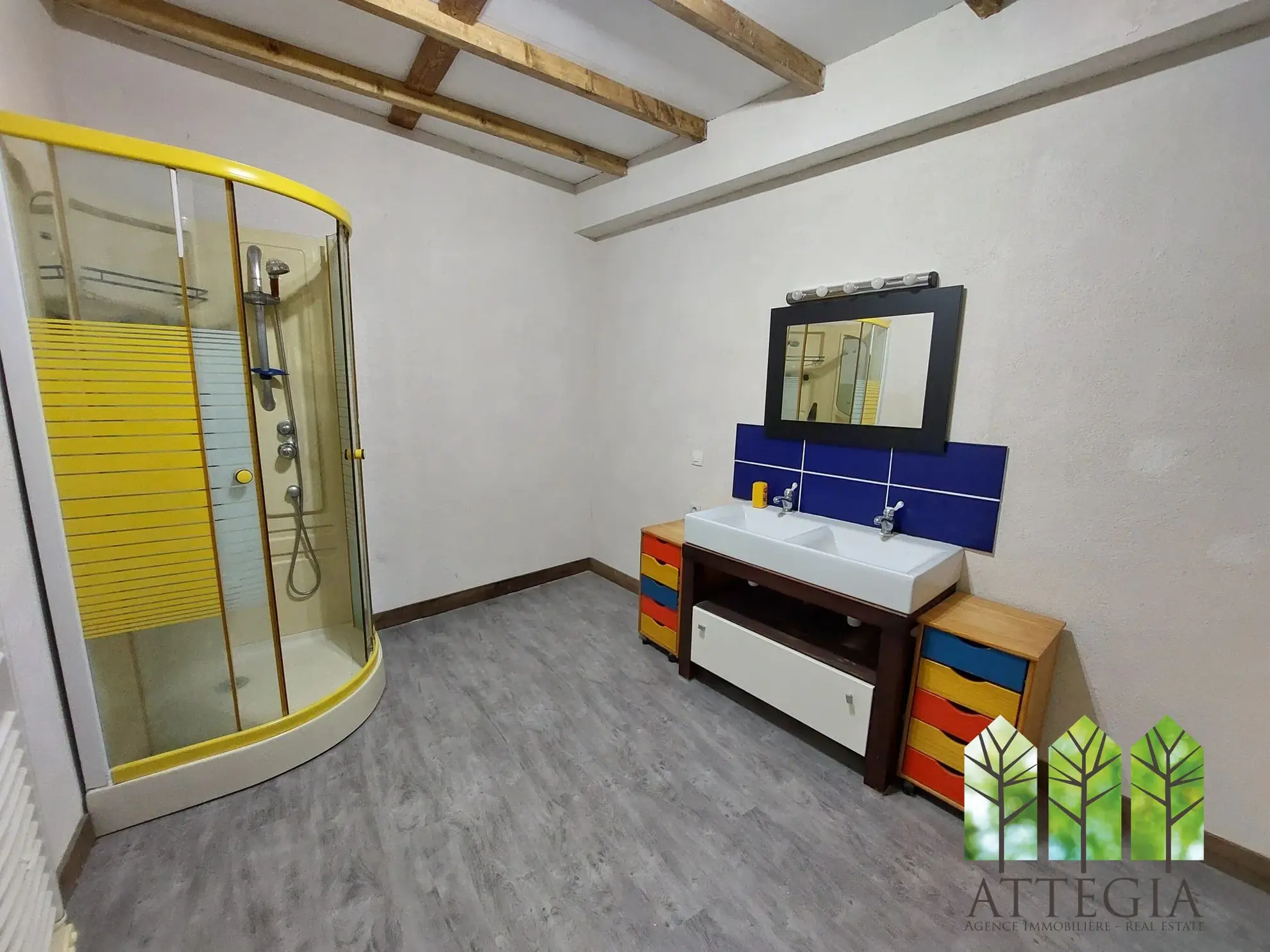 Maison à vendre avec 3 chambres, garage et cour à Châteaumeillant 