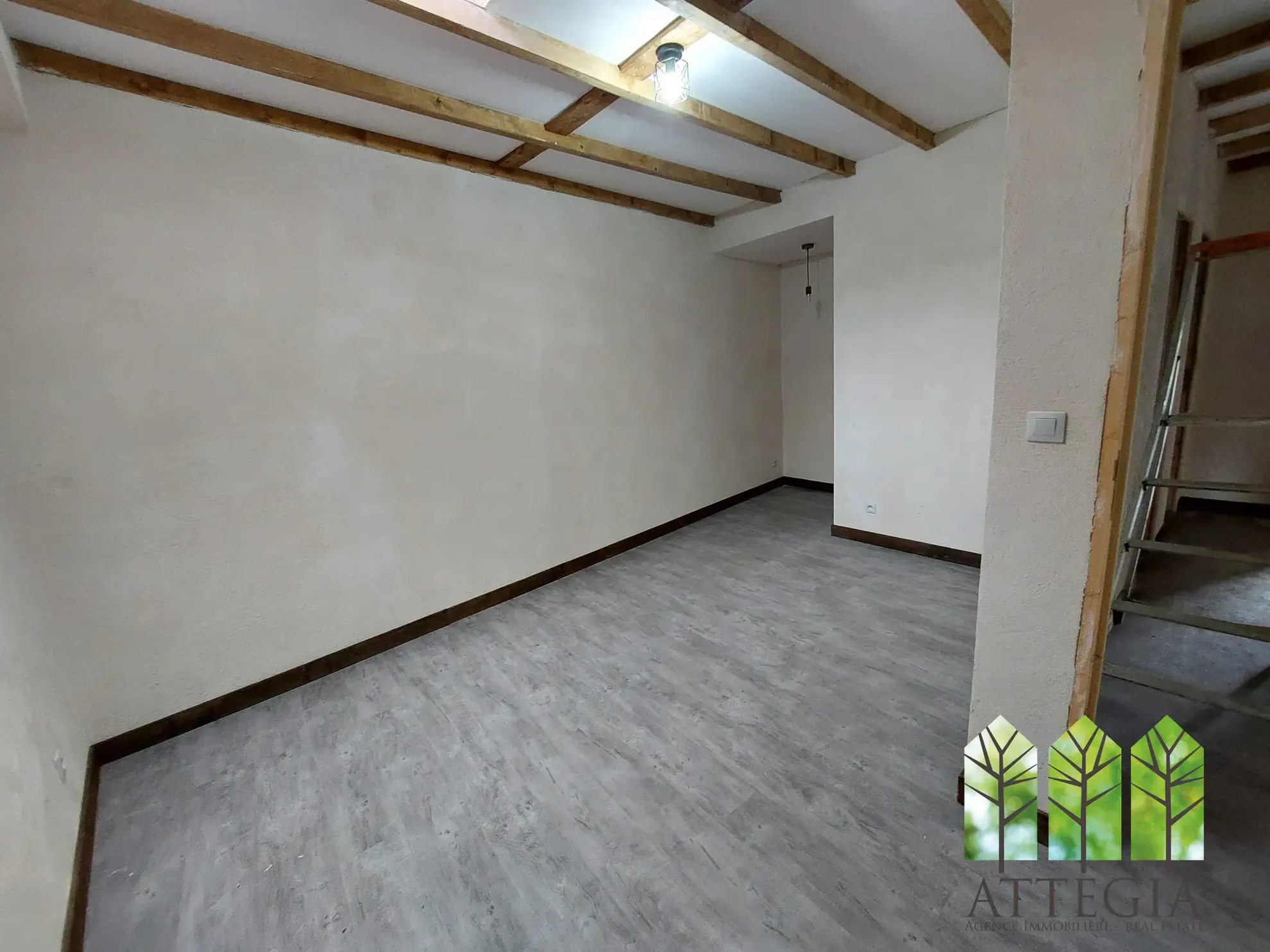 Maison à vendre avec 3 chambres, garage et cour à Châteaumeillant 
