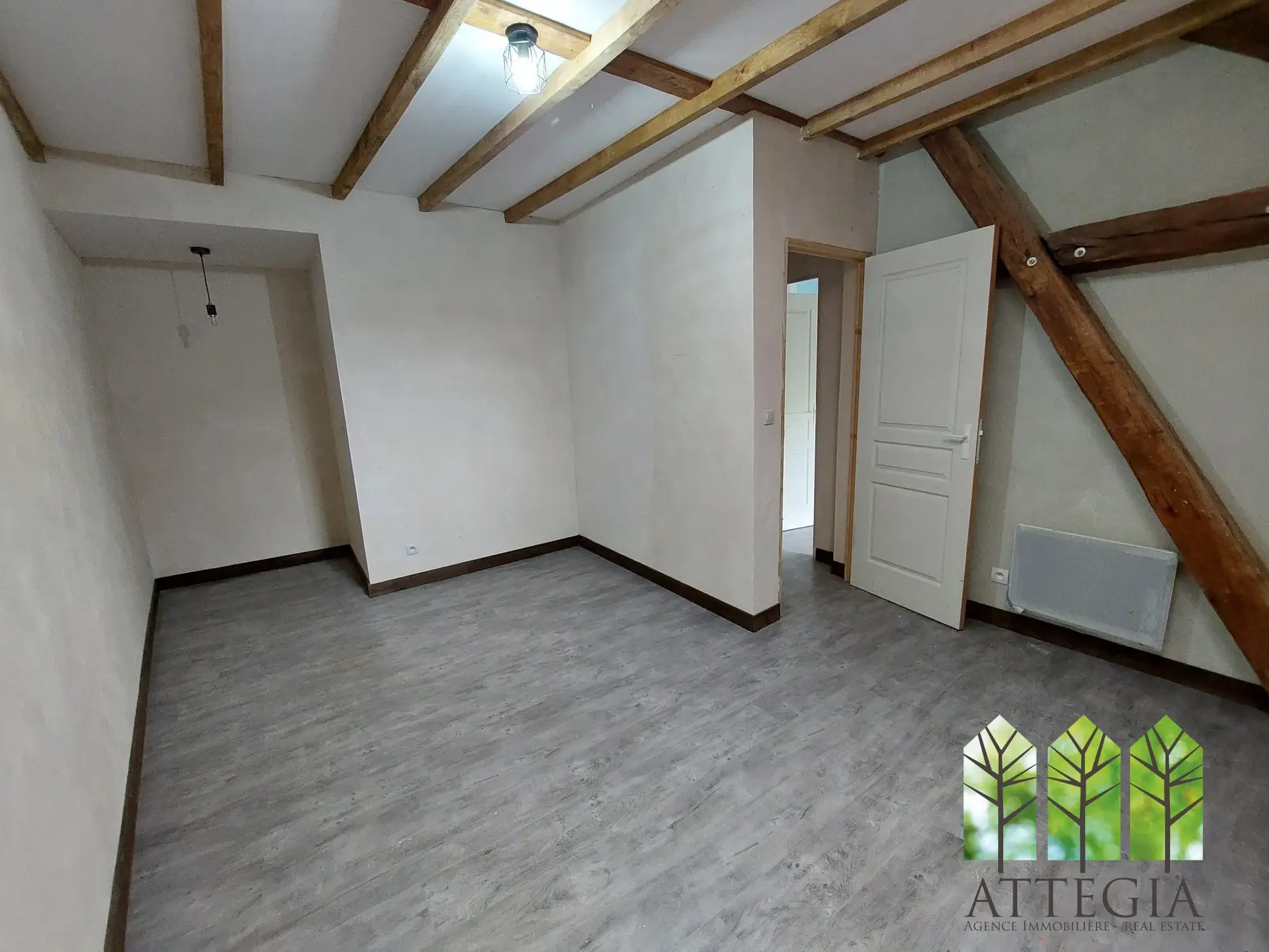 Maison à vendre avec 3 chambres, garage et cour à Châteaumeillant 