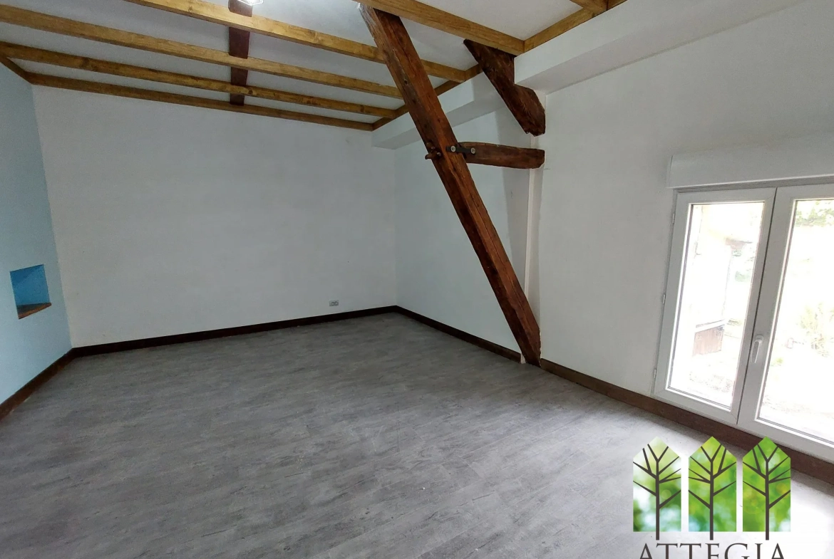 Maison à vendre avec 3 chambres, garage et cour à Châteaumeillant 