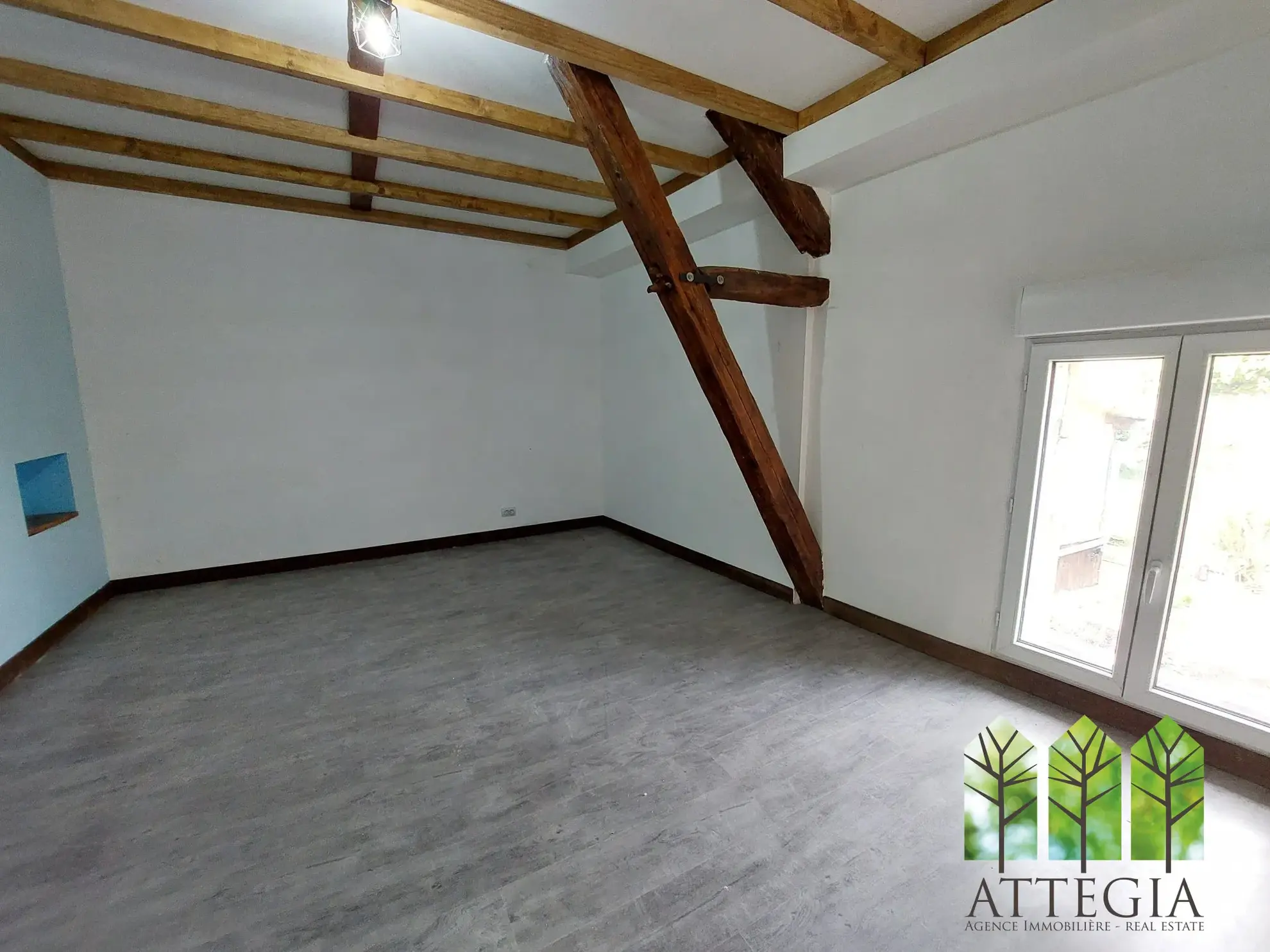 Maison à vendre avec 3 chambres, garage et cour à Châteaumeillant 