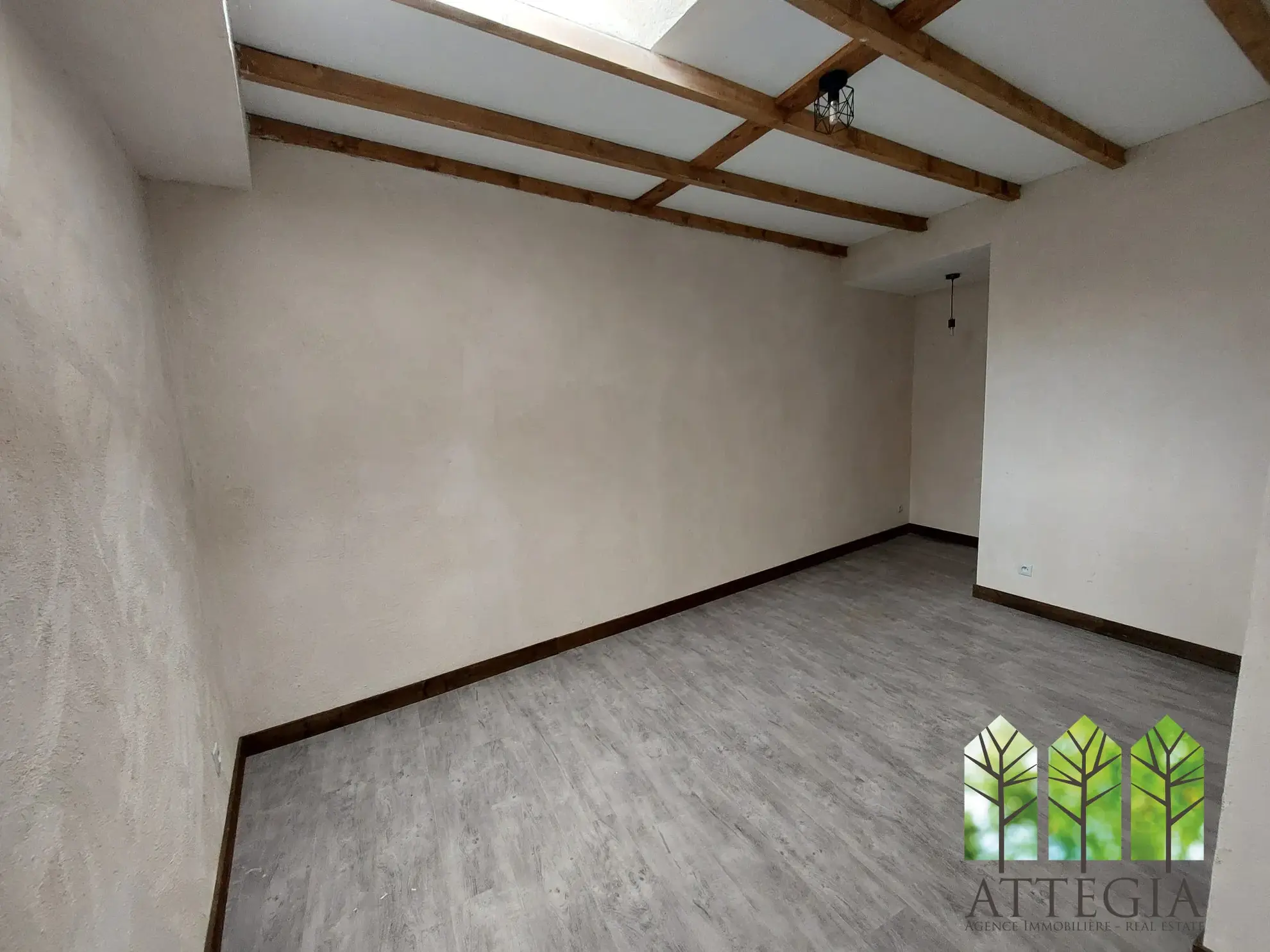 Maison à vendre avec 3 chambres, garage et cour à Châteaumeillant 