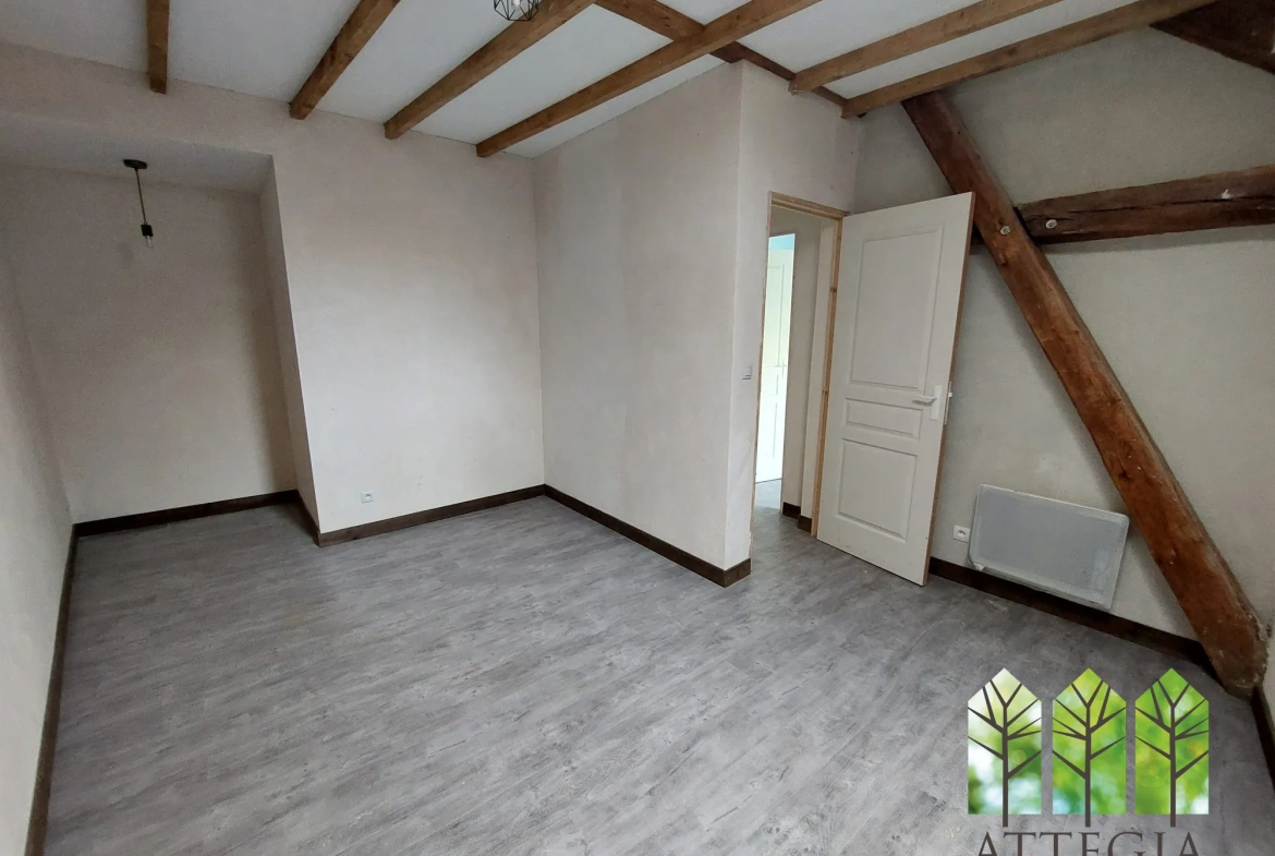 Maison à vendre avec 3 chambres, garage et cour à Châteaumeillant 