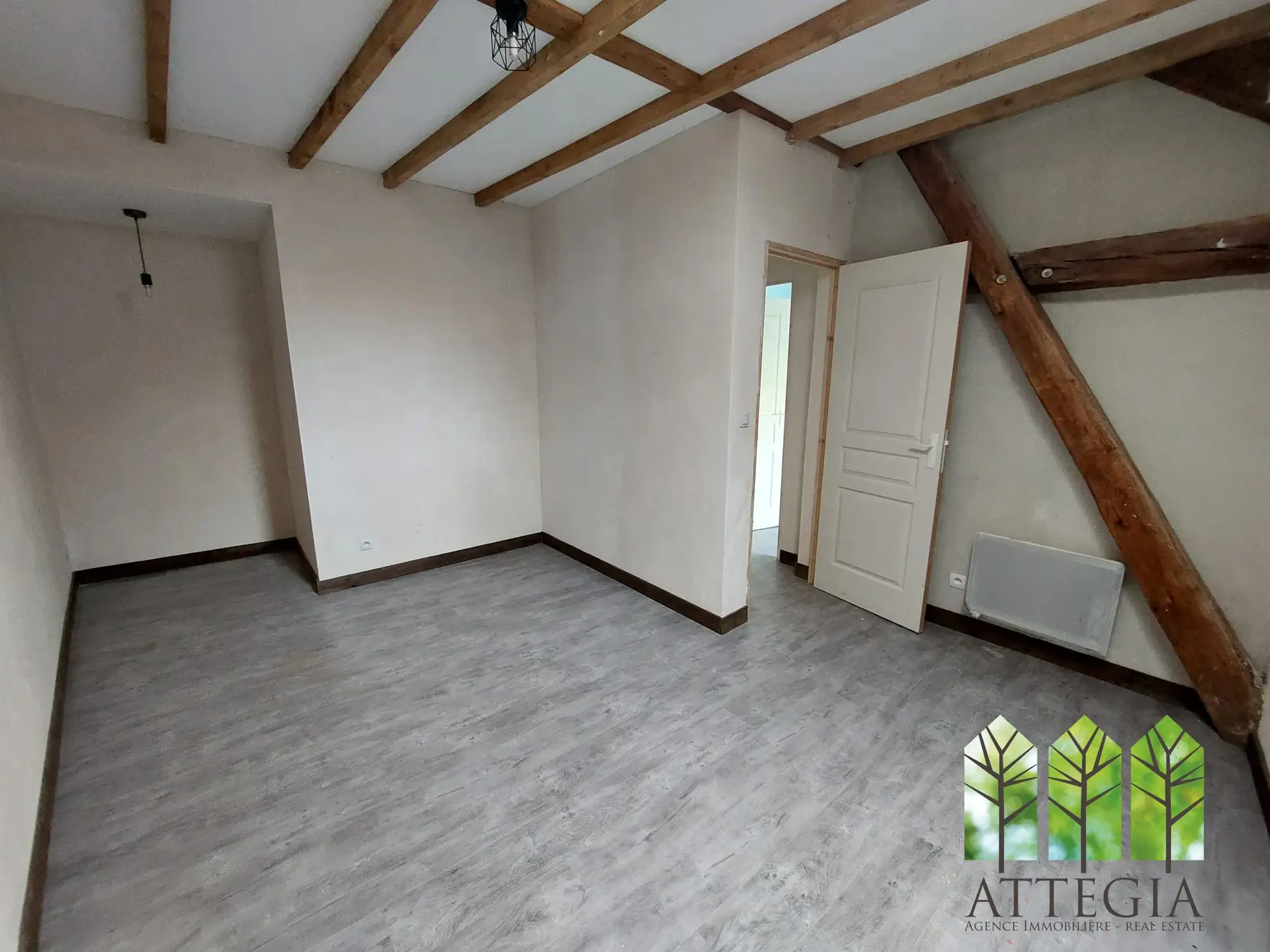 Maison à vendre avec 3 chambres, garage et cour à Châteaumeillant 