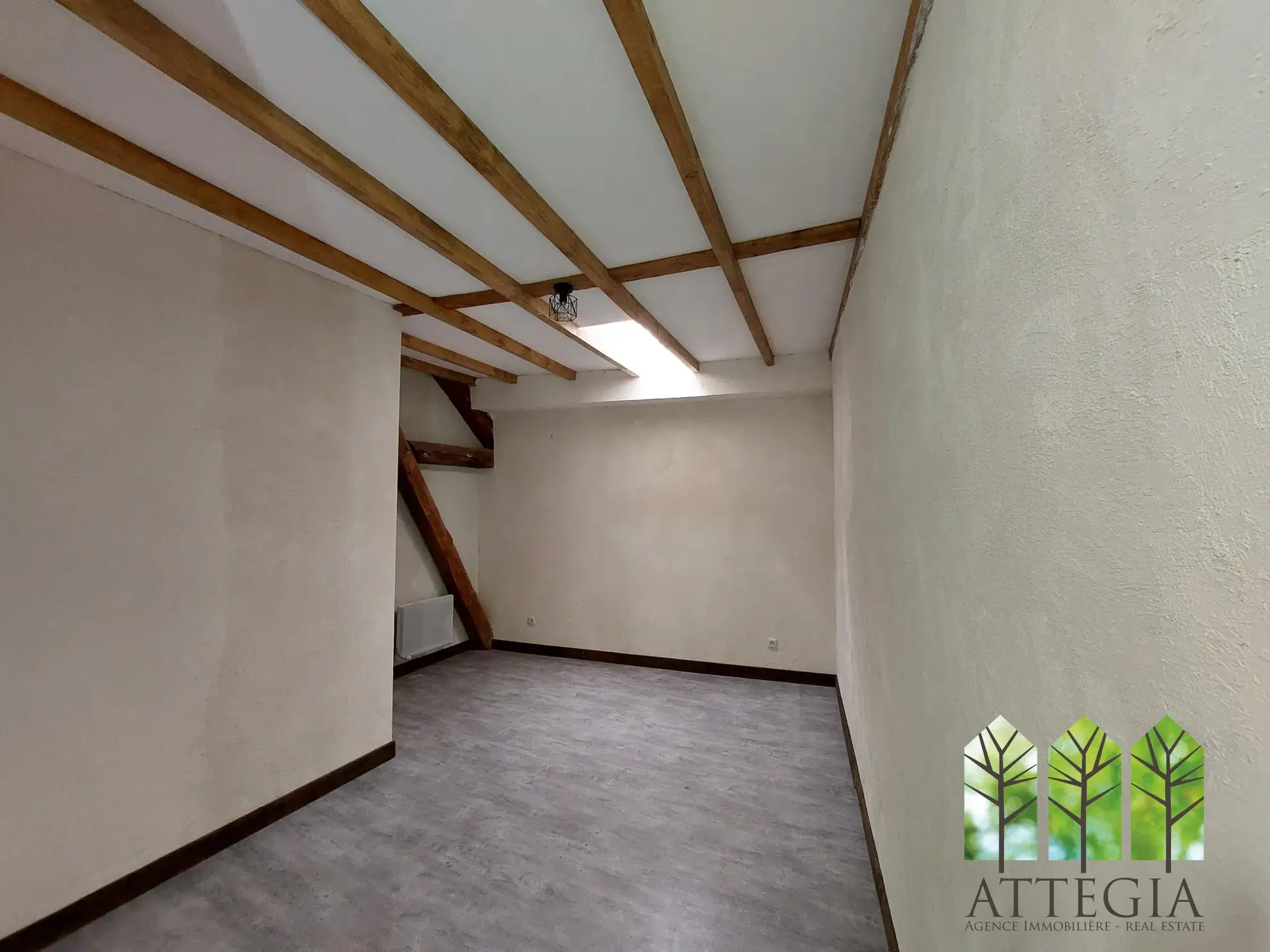 Maison à vendre avec 3 chambres, garage et cour à Châteaumeillant 