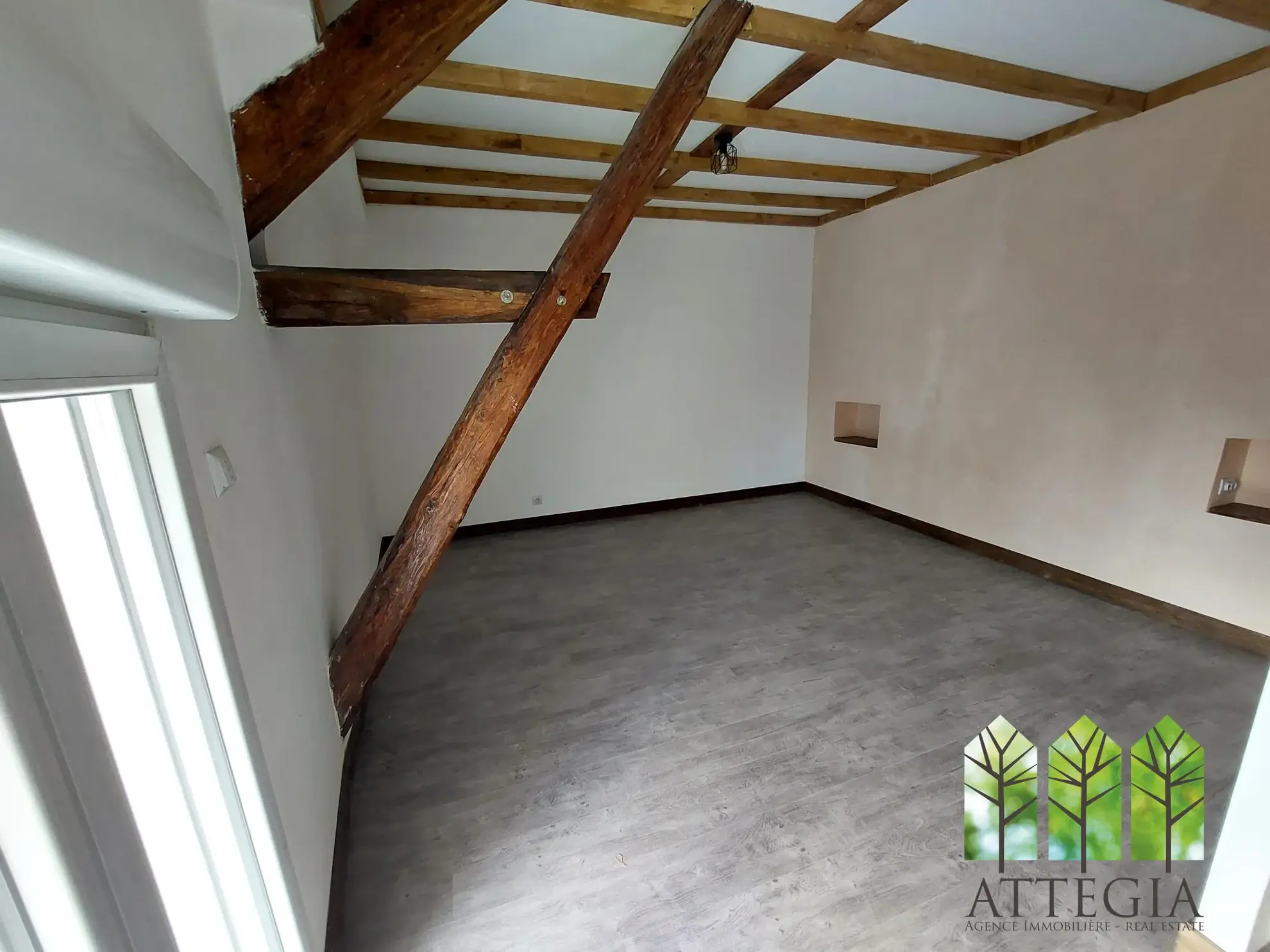 Maison à vendre avec 3 chambres, garage et cour à Châteaumeillant 
