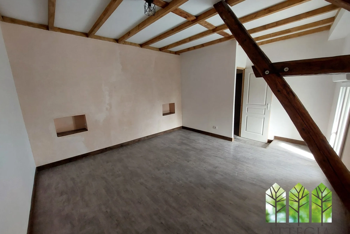 Maison à vendre avec 3 chambres, garage et cour à Châteaumeillant 