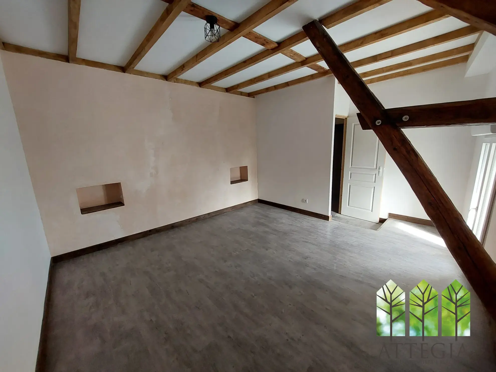 Maison à vendre avec 3 chambres, garage et cour à Châteaumeillant 