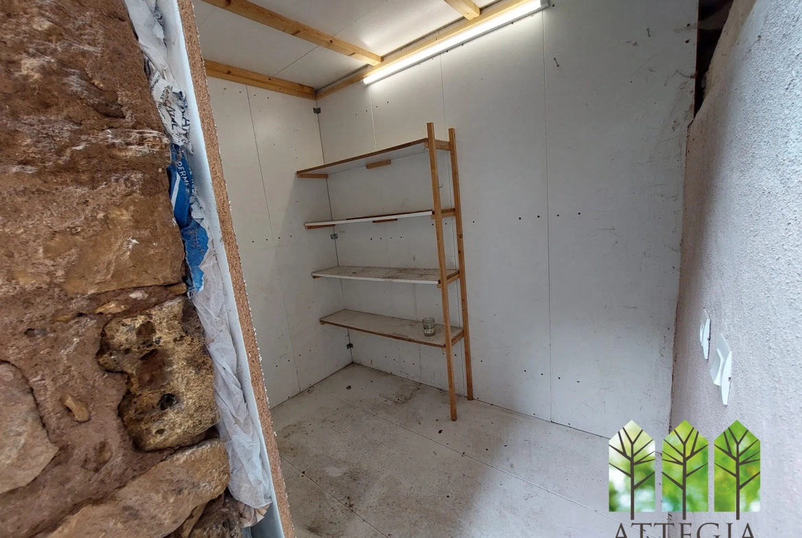 Maison à vendre avec 3 chambres, garage et cour à Châteaumeillant 