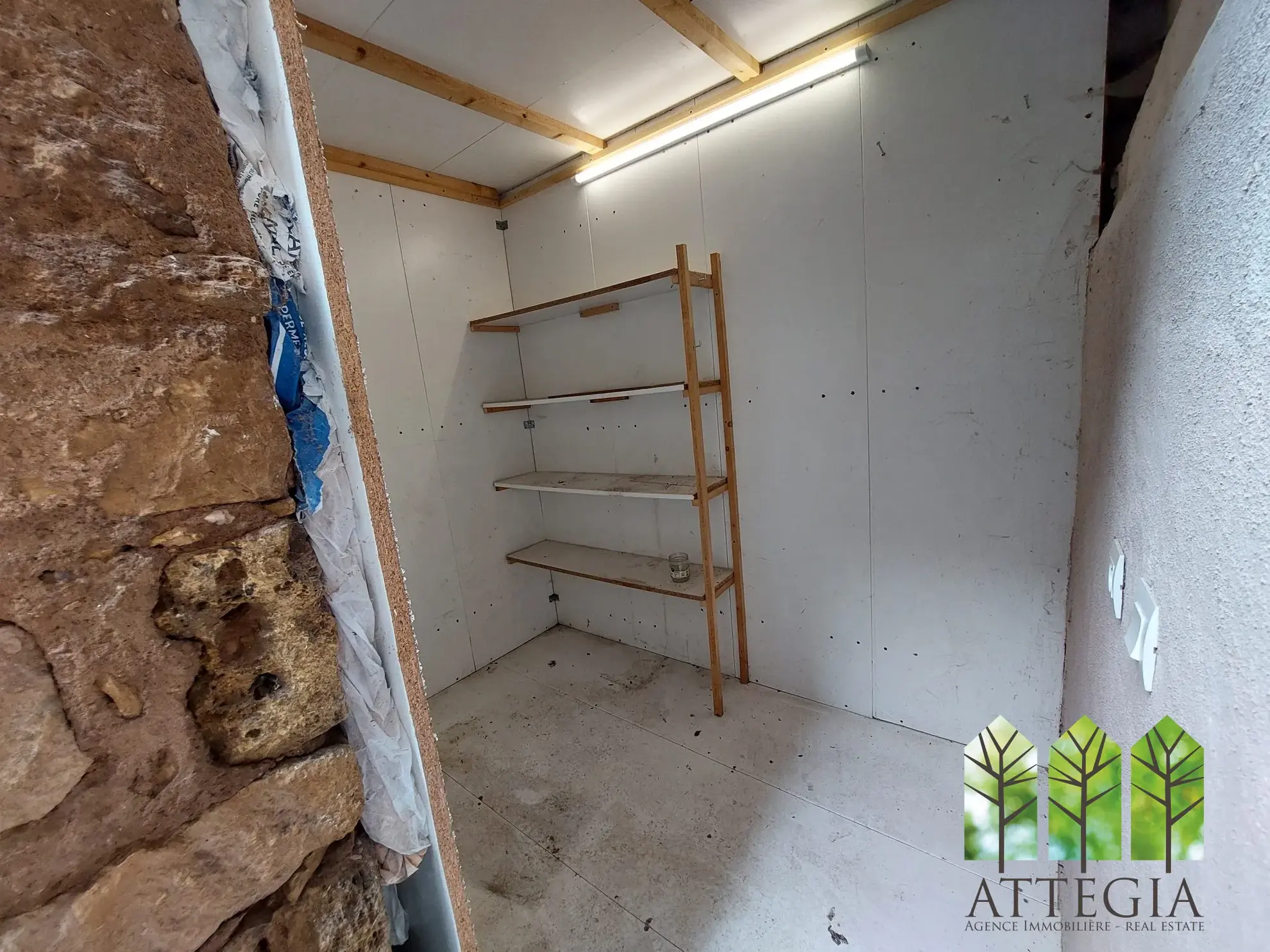 Maison à vendre avec 3 chambres, garage et cour à Châteaumeillant 