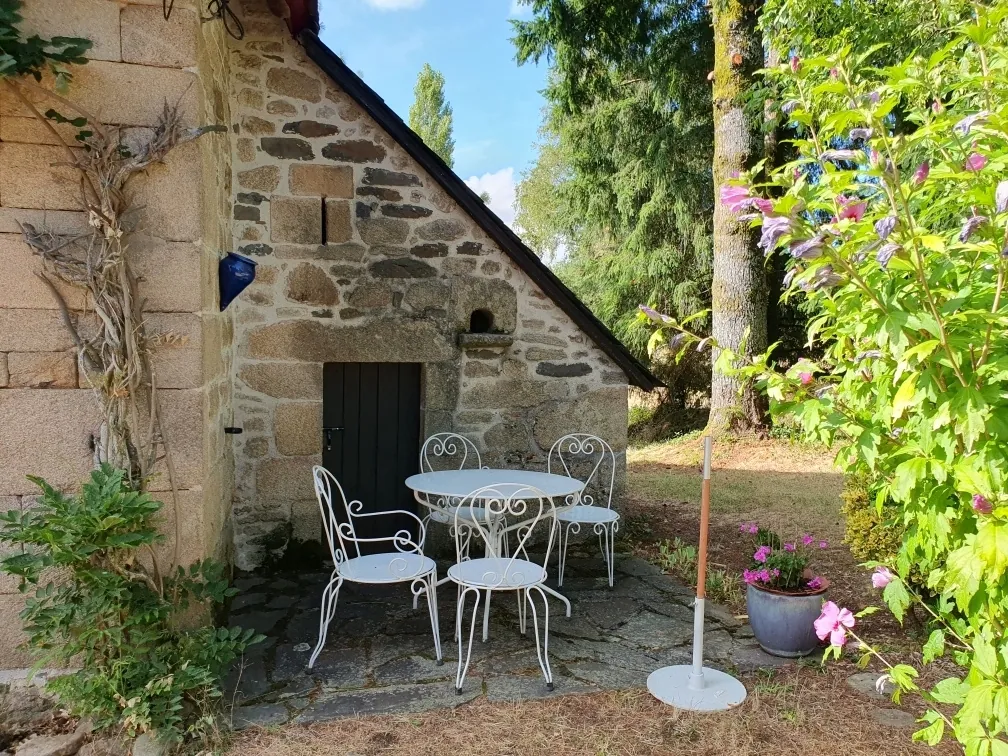 Magnifique maison ancienne en Xaintrie avec dépendances et parc arboré 