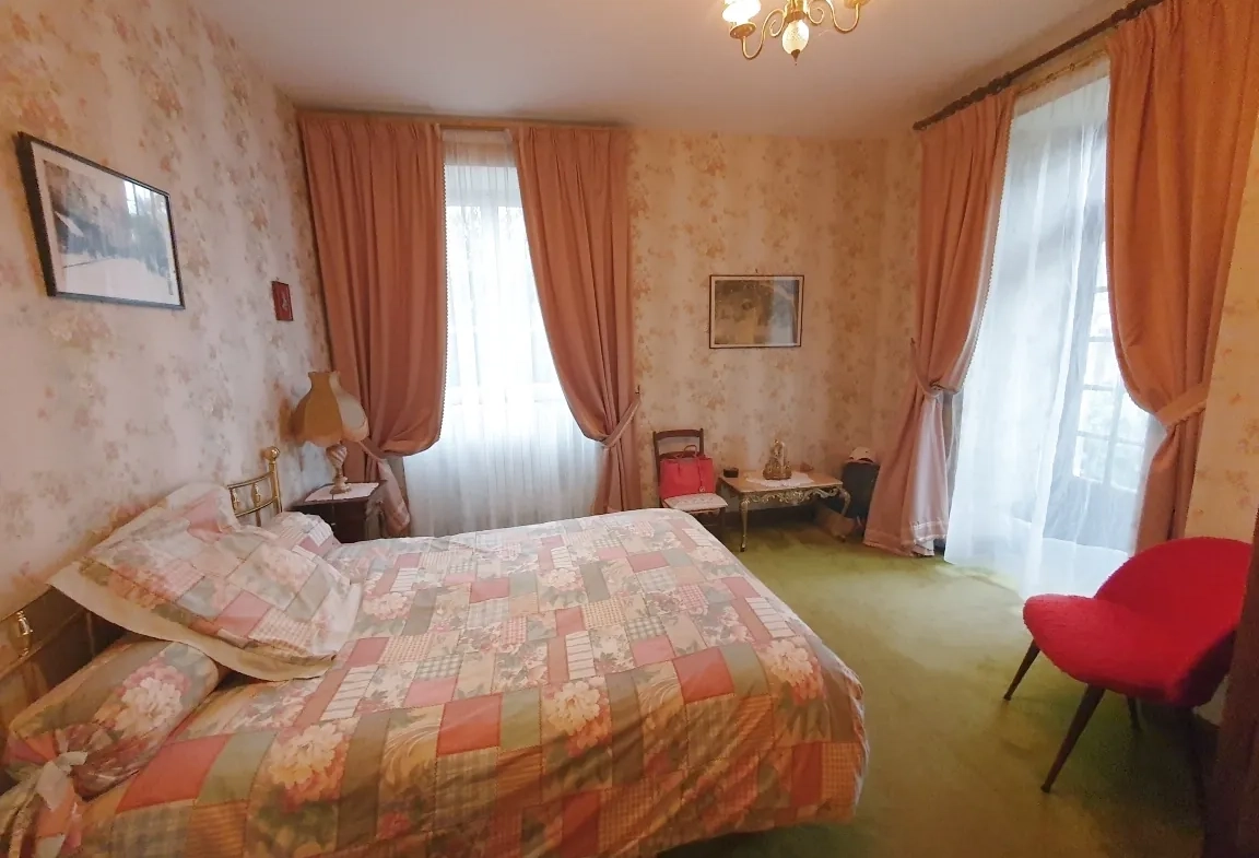 Magnifique maison ancienne en Xaintrie avec dépendances et parc arboré 