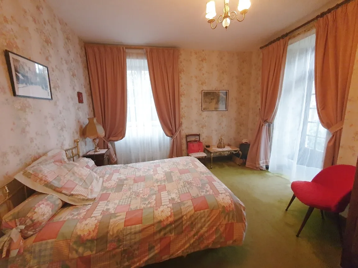 Magnifique maison ancienne en Xaintrie avec dépendances et parc arboré 
