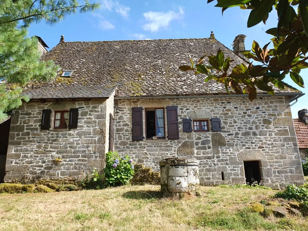 Magnifique maison ancienne en Xaintrie avec dépendances et parc arboré 