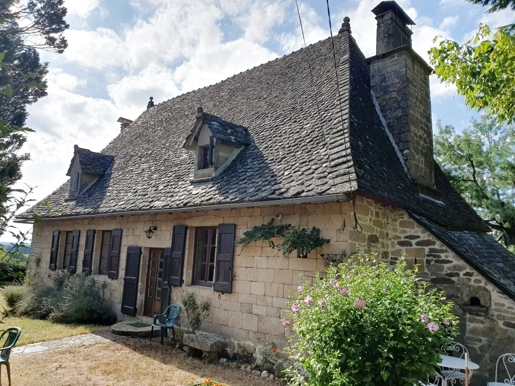 Magnifique maison ancienne en Xaintrie avec dépendances et parc arboré 