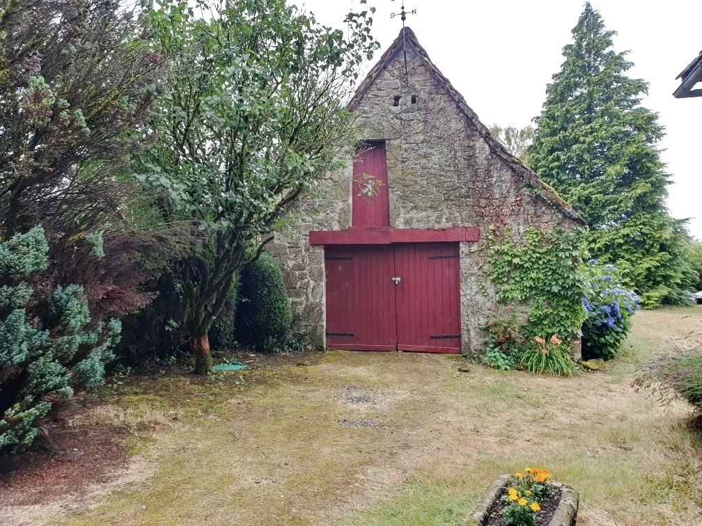 Magnifique maison ancienne en Xaintrie avec dépendances et parc arboré 