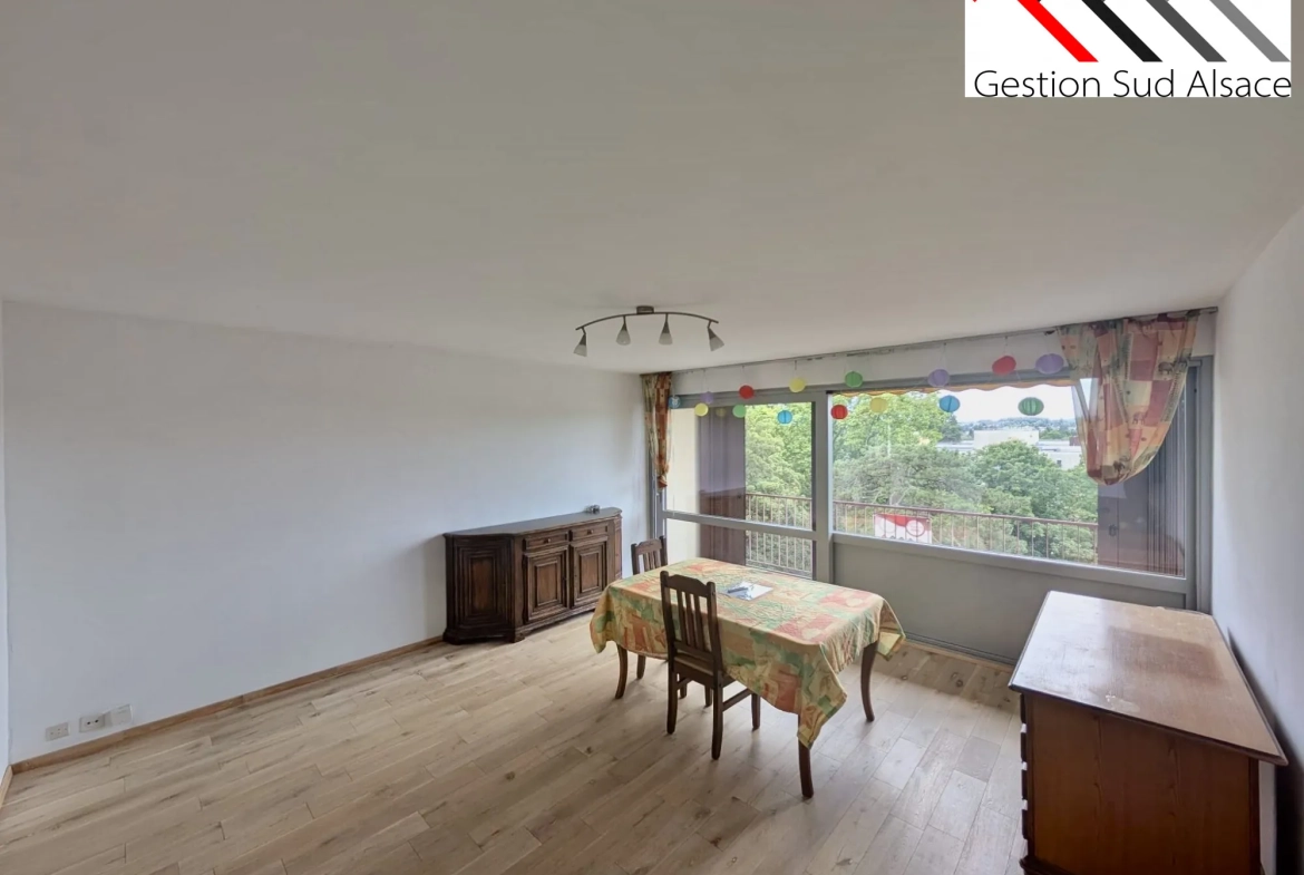 Appartement T3 à vendre à Mulhouse, 75 m², vue dégagée et balcon, proche commodités 