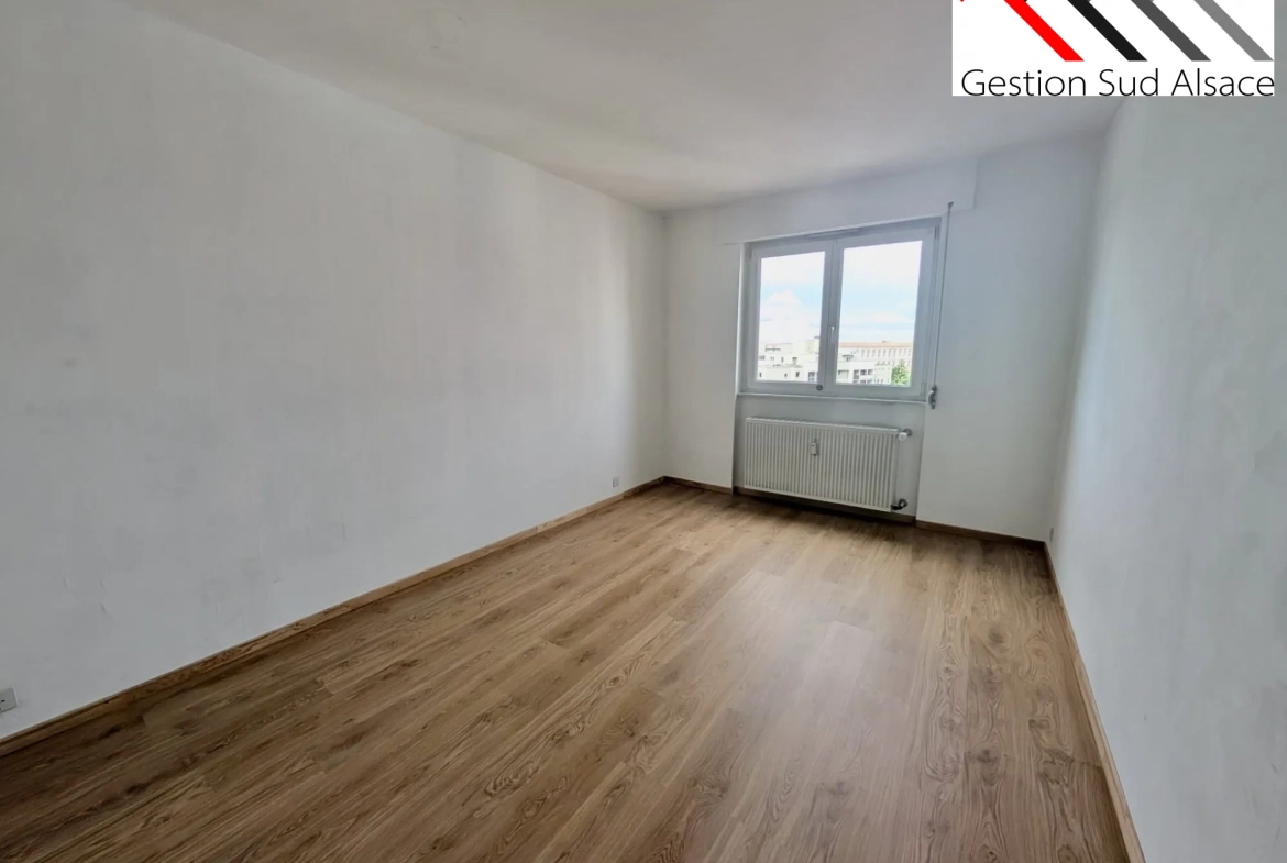 Appartement T3 à vendre à Mulhouse, 75 m², vue dégagée et balcon, proche commodités 