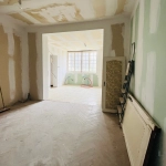 Maison semi-individuelle à Caudry avec potentiel de rénovation, 3 chambres, garage et jardin clos