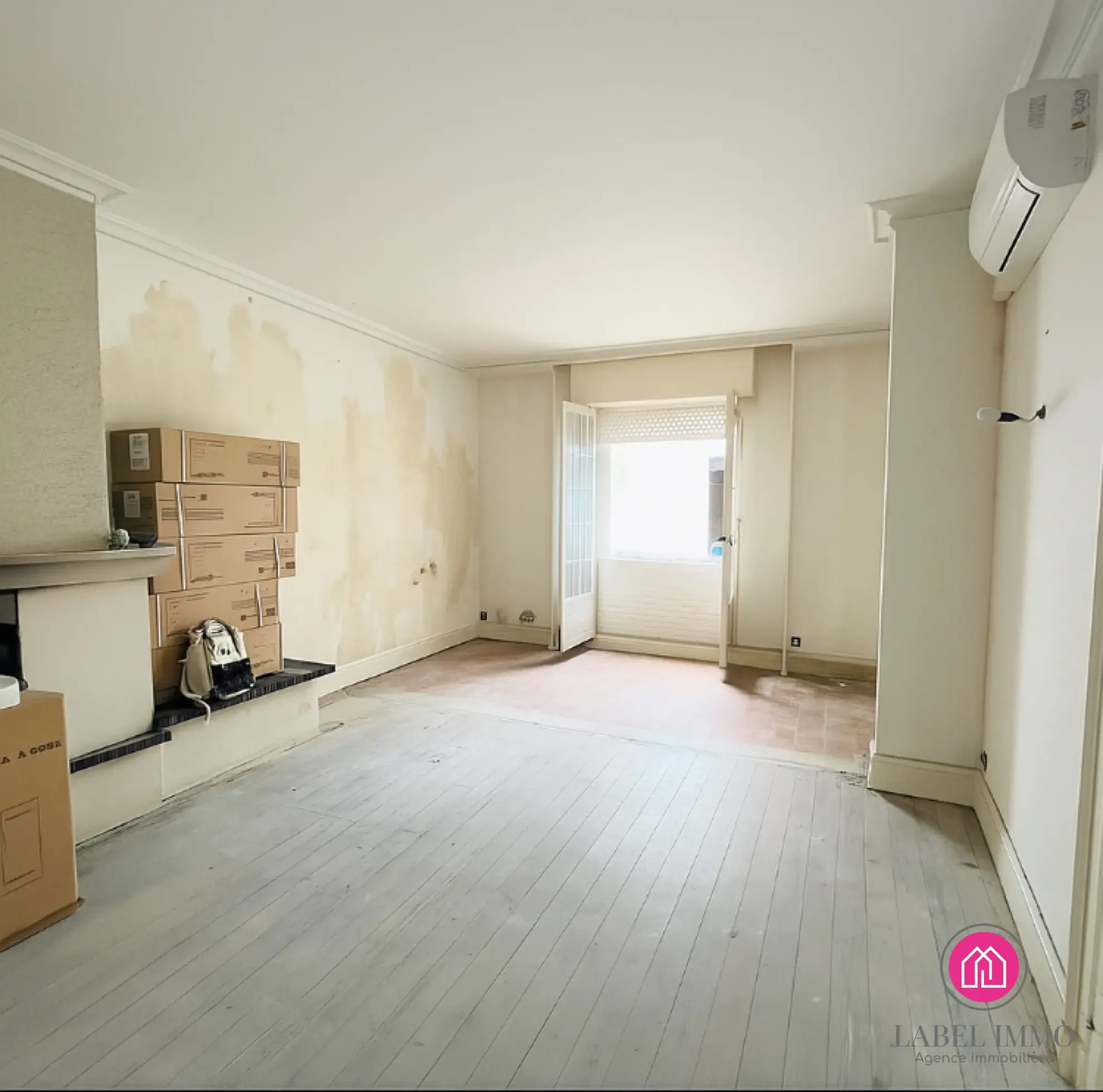 Maison semi-individuelle à Caudry avec potentiel de rénovation, 3 chambres, garage et jardin clos 