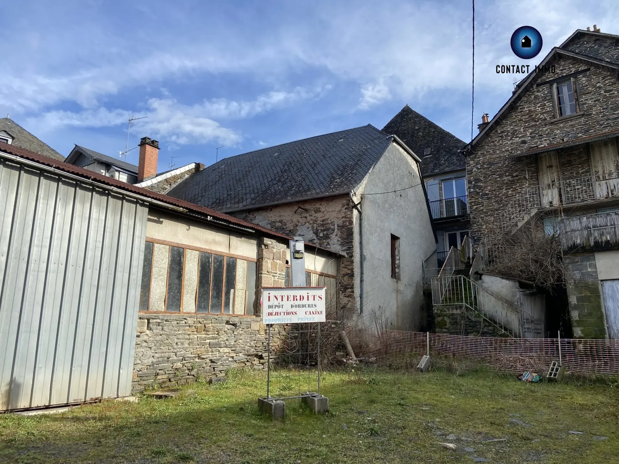 Ensemble immobilier avec hangar et bâtiment réhabilitable à Allassac 