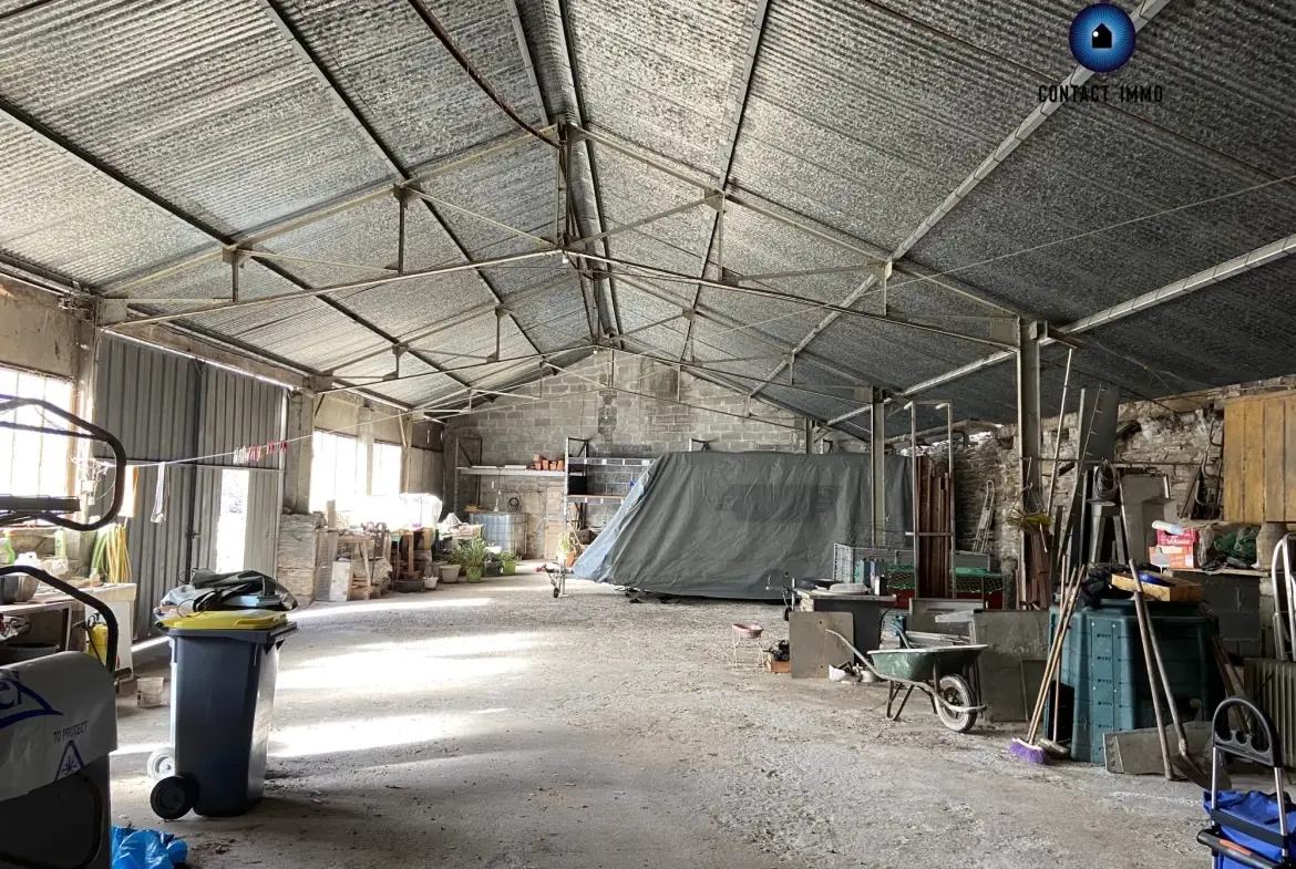 Ensemble immobilier avec hangar et bâtiment réhabilitable à Allassac 