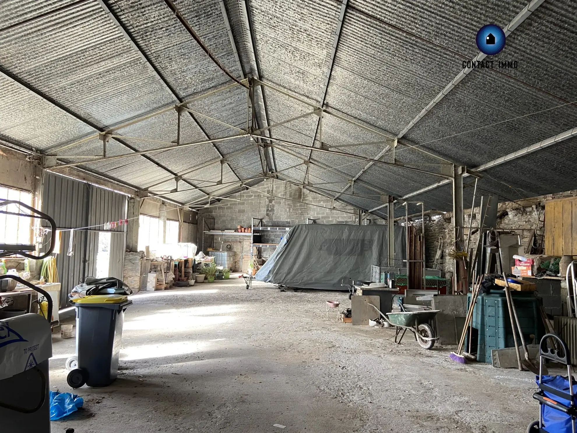 Ensemble immobilier avec hangar et bâtiment réhabilitable à Allassac 