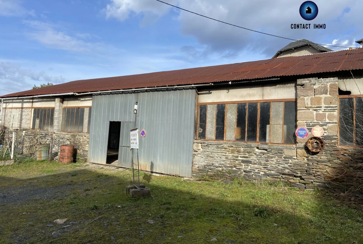 Ensemble immobilier avec hangar et bâtiment réhabilitable à Allassac 