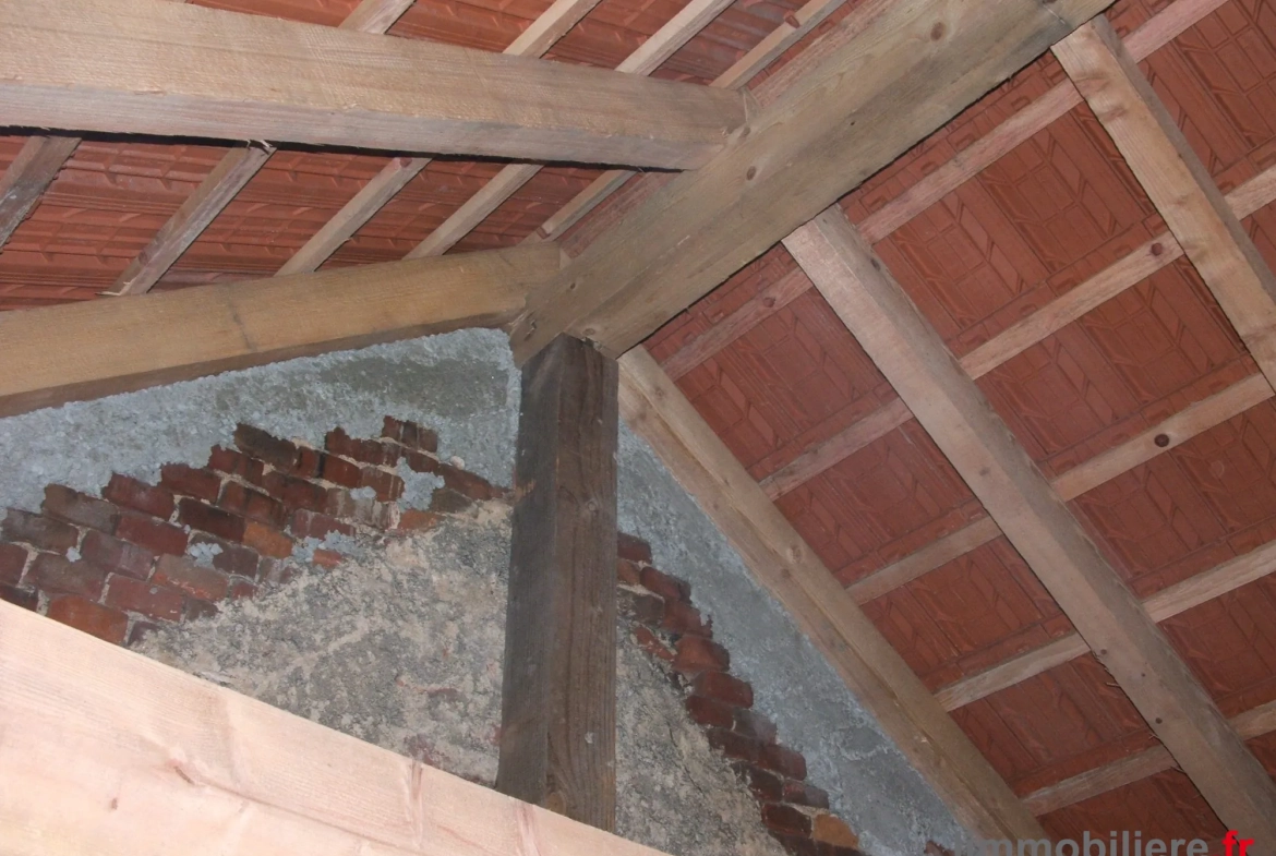 Maison à rénover avec terrasse à Sainte-Marie-aux-Mines, potentiel d'aménagement intérieur 
