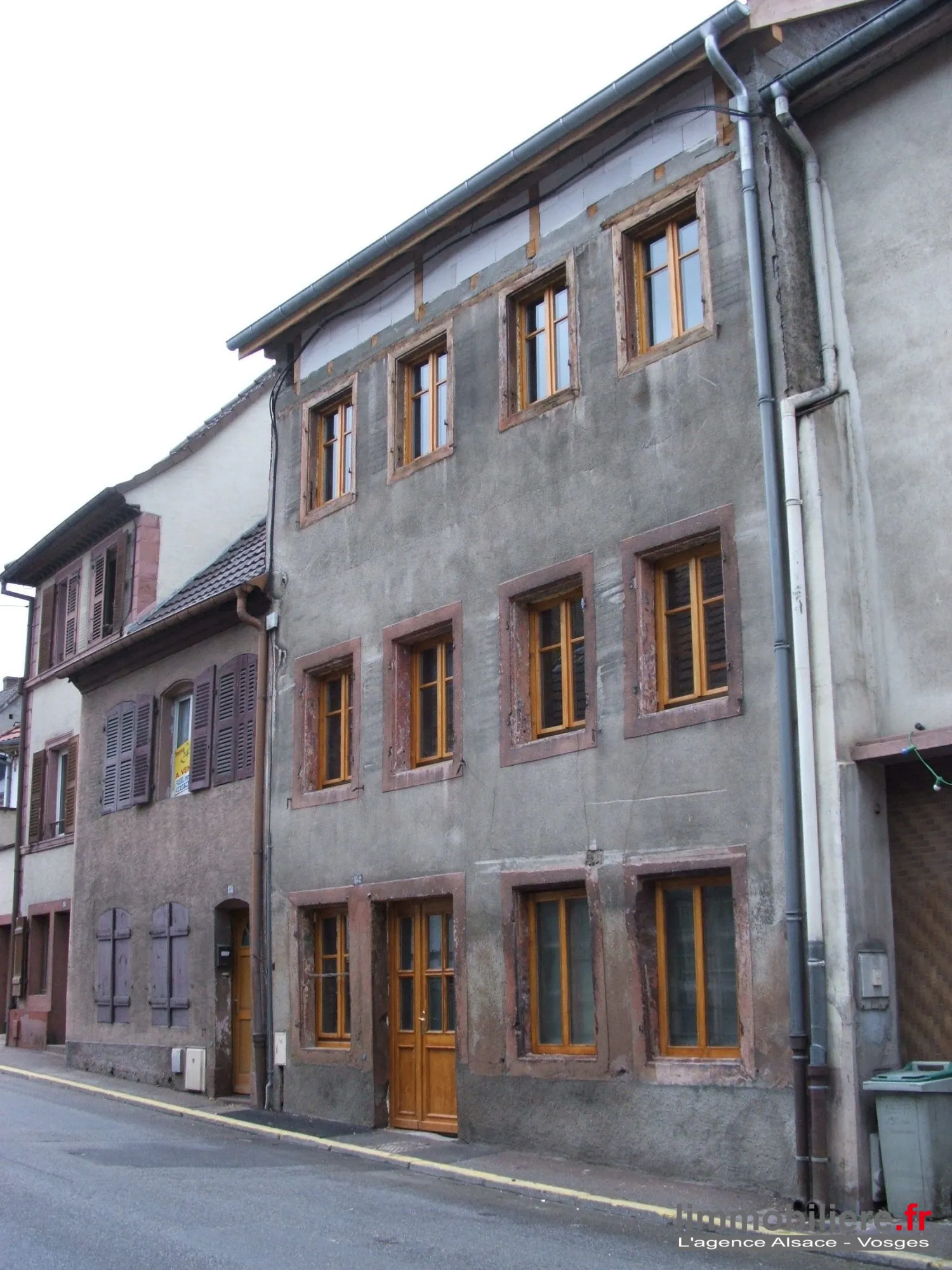 Maison à rénover avec terrasse à Sainte-Marie-aux-Mines, potentiel d'aménagement intérieur 