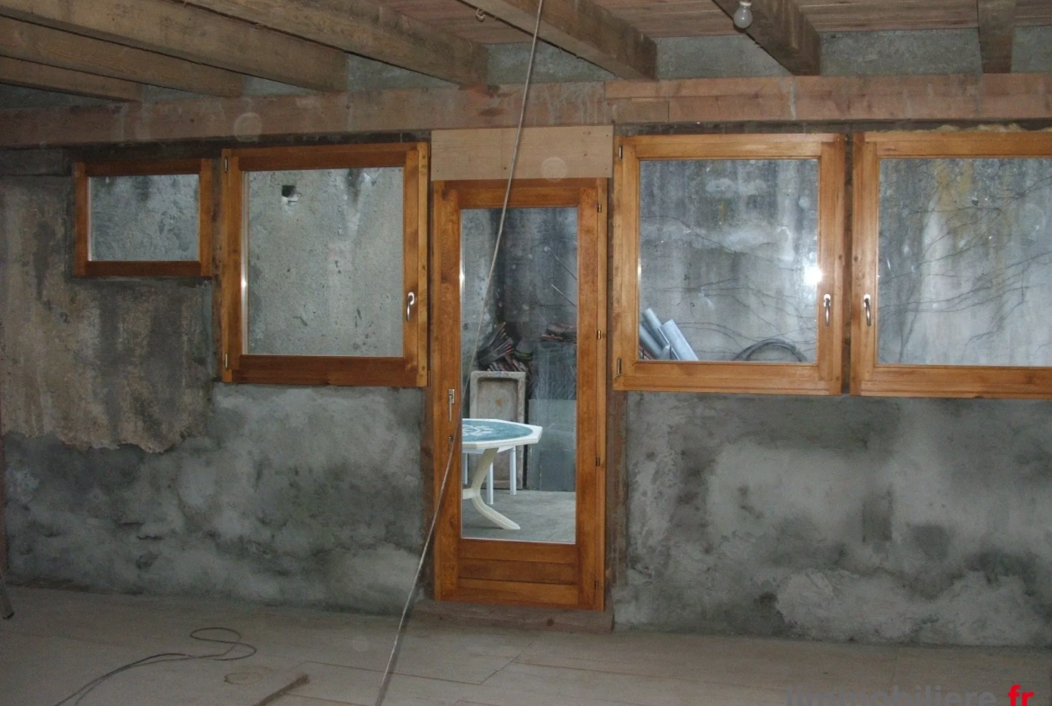 Maison à rénover avec terrasse à Sainte-Marie-aux-Mines, potentiel d'aménagement intérieur 