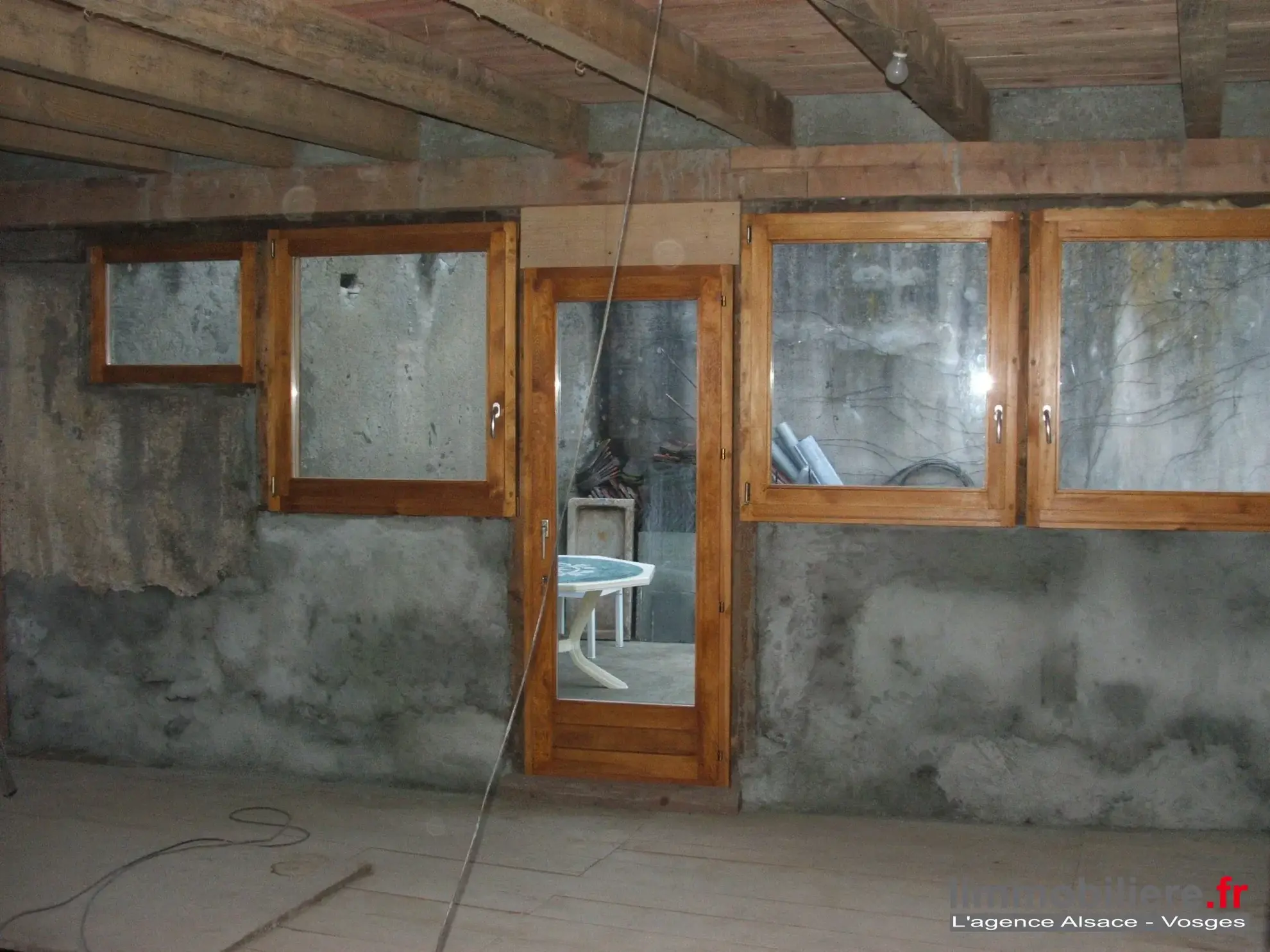 Maison à rénover avec terrasse à Sainte-Marie-aux-Mines, potentiel d'aménagement intérieur 