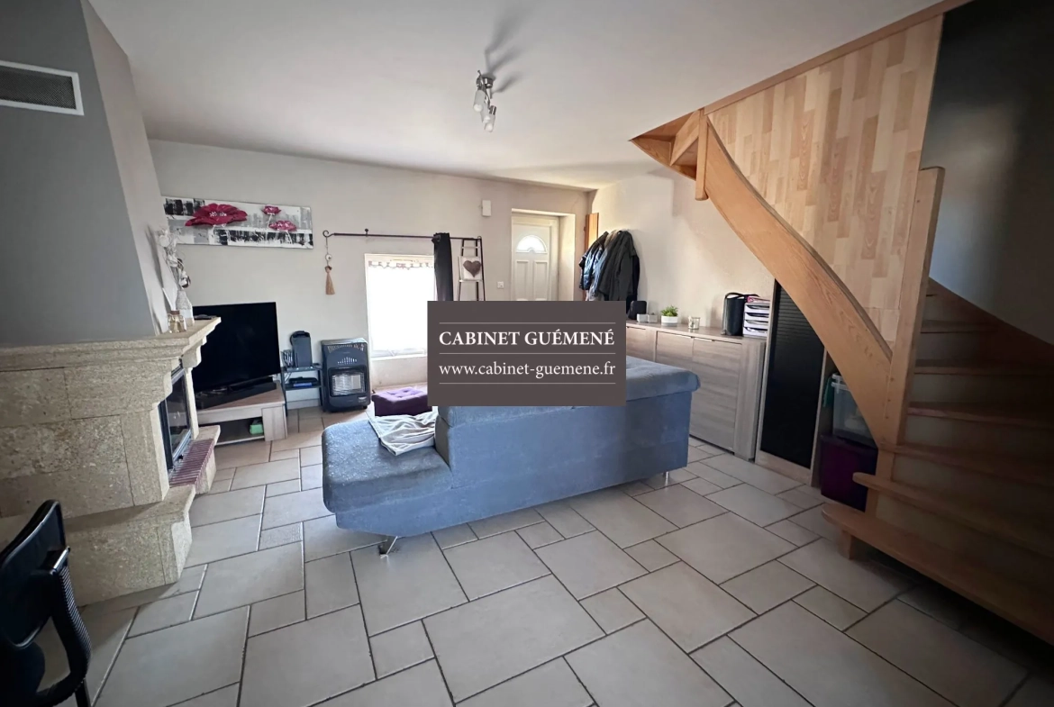 Maison de village en Pierre avec Jardin à VIEILLEVIGNE - 4 Pièces 