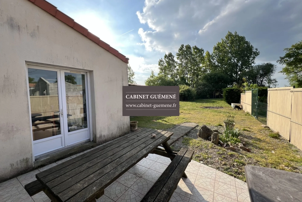 Maison de village en Pierre avec Jardin à VIEILLEVIGNE - 4 Pièces 