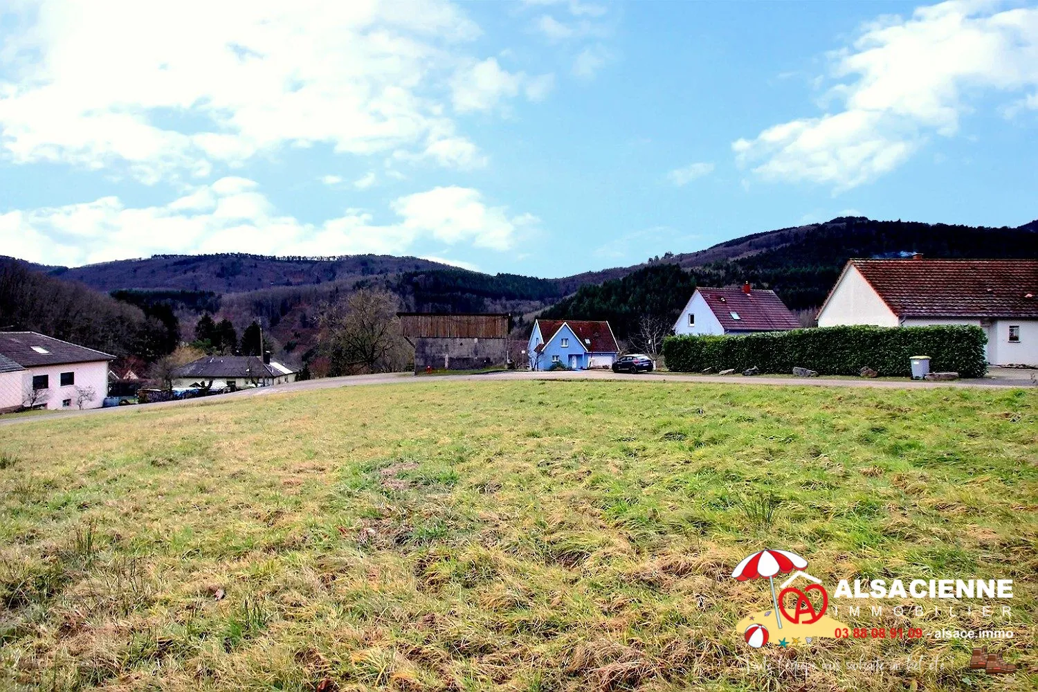 Terrain constructible de 750 m² à Steige avec vue panoramique 