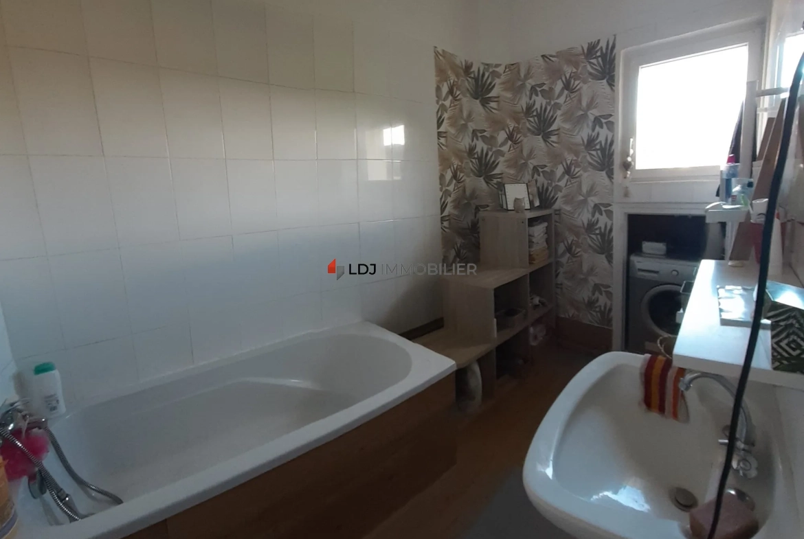 Appartement traversant de 82m² avec grande terrasse à Amélie-les-Bains-Palalda 