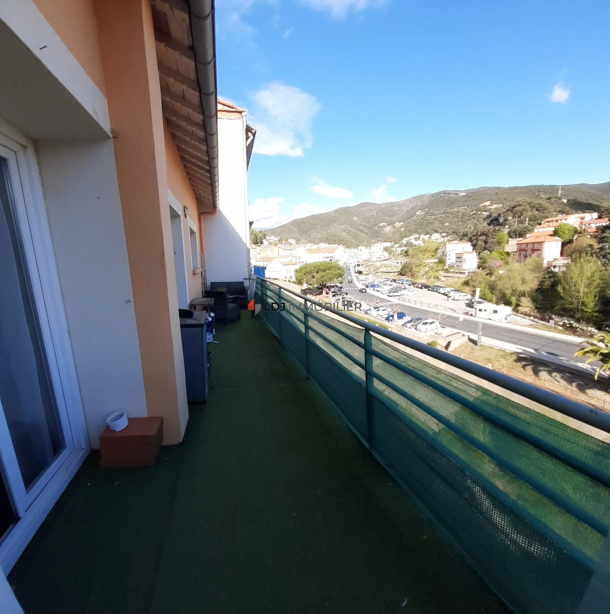 Appartement traversant de 82m² avec grande terrasse à Amélie-les-Bains-Palalda 