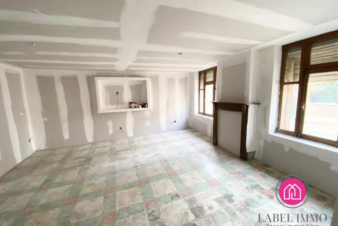 Longère individuelle à rénover avec hangar et jardin à Saulzoir, 99500€ 