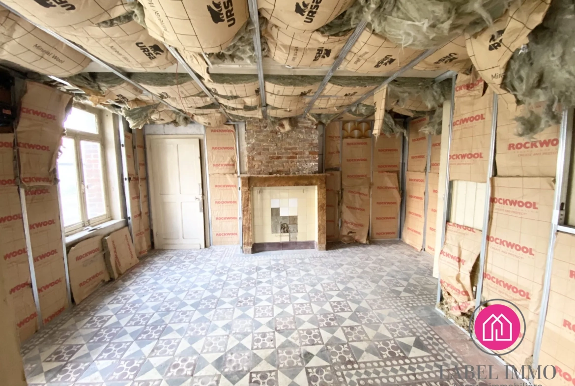 Longère individuelle à rénover avec hangar et jardin à Saulzoir, 99500€ 