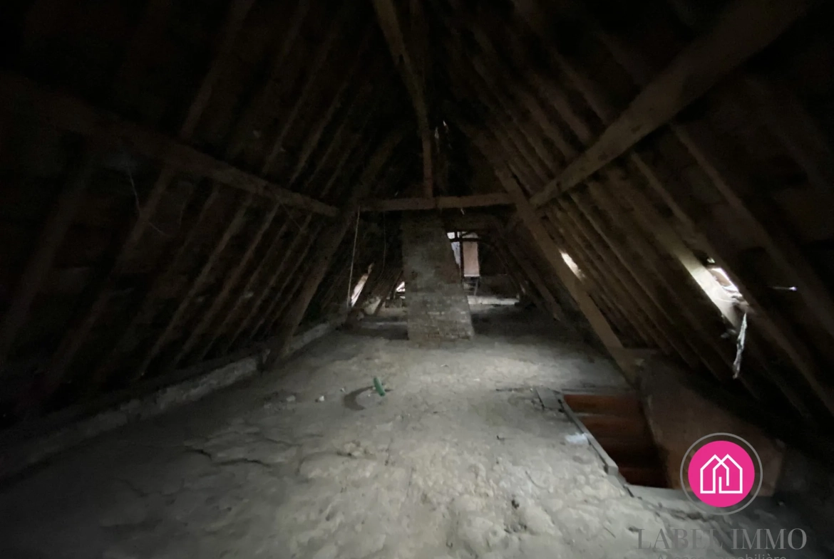 Longère individuelle à rénover avec hangar et jardin à Saulzoir, 99500€ 