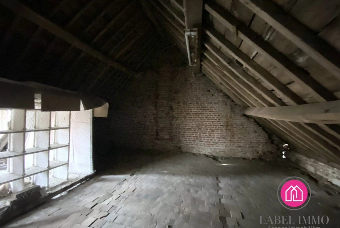 Longère individuelle à rénover avec hangar et jardin à Saulzoir, 99500€ 