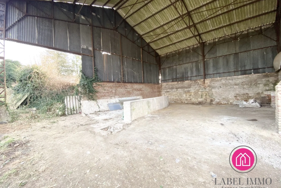 Longère individuelle à rénover avec hangar et jardin à Saulzoir, 99500€ 